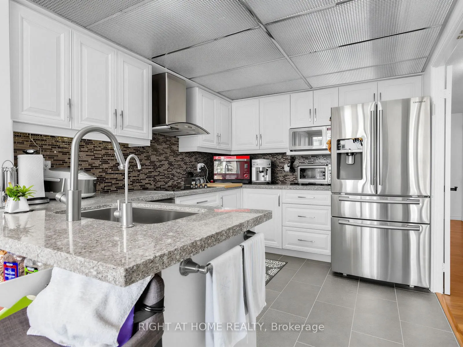 28 Hollywood Avenue #511