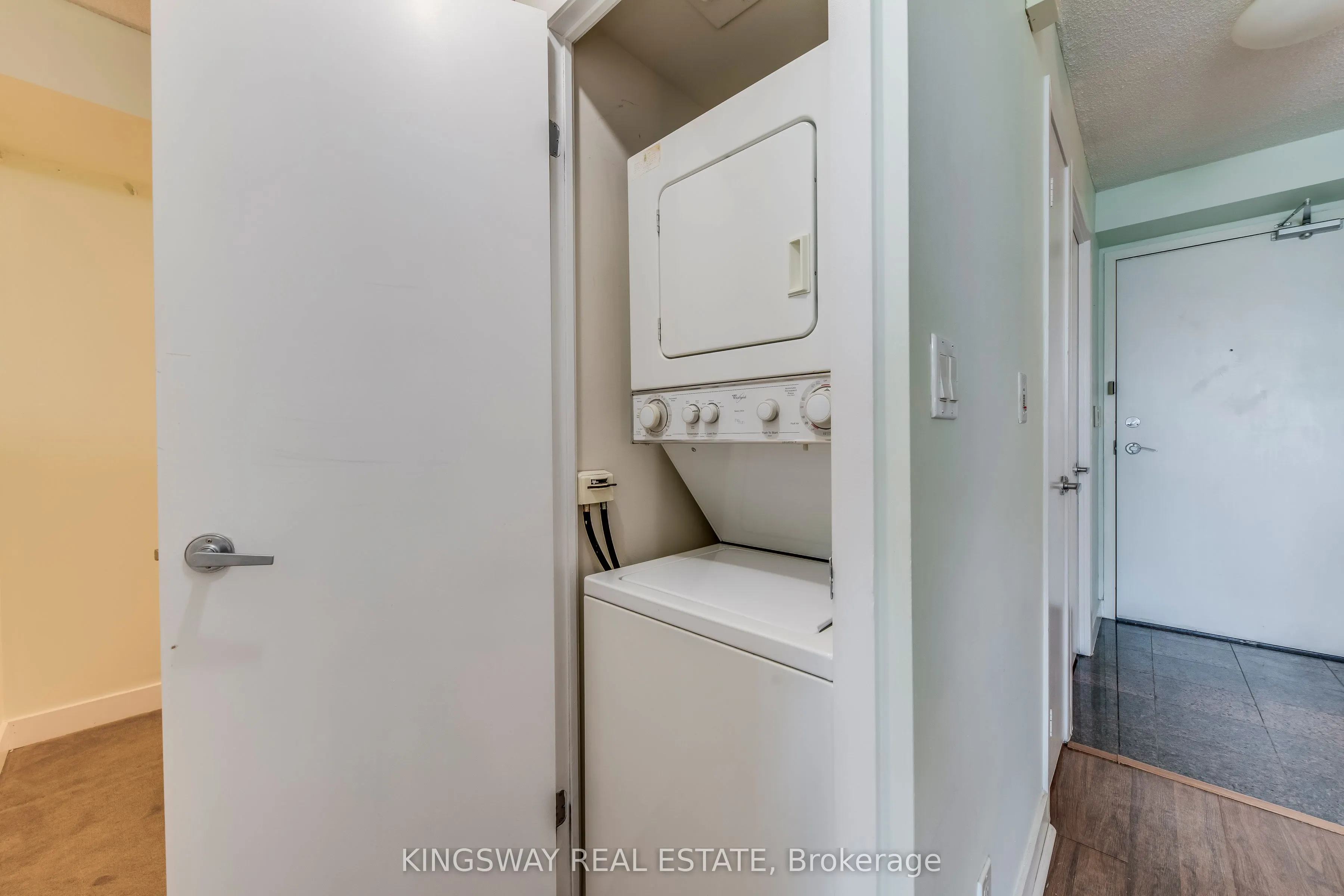 81 Navy Wharf Court #3511