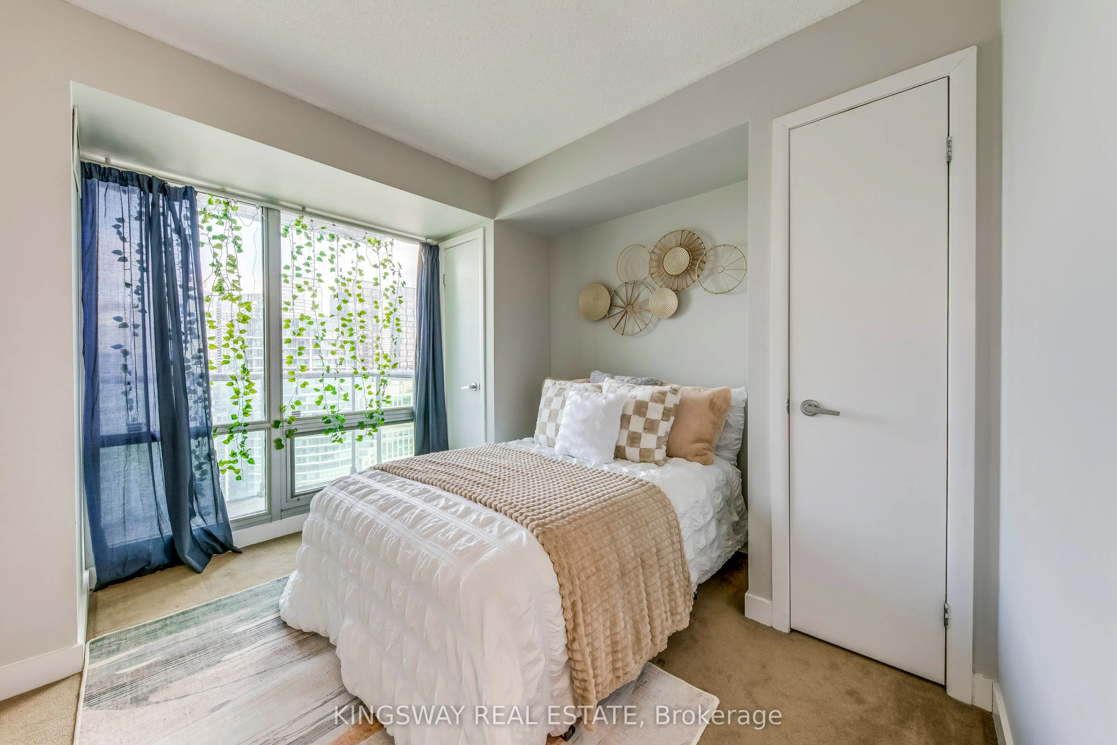 81 Navy Wharf Court #3511