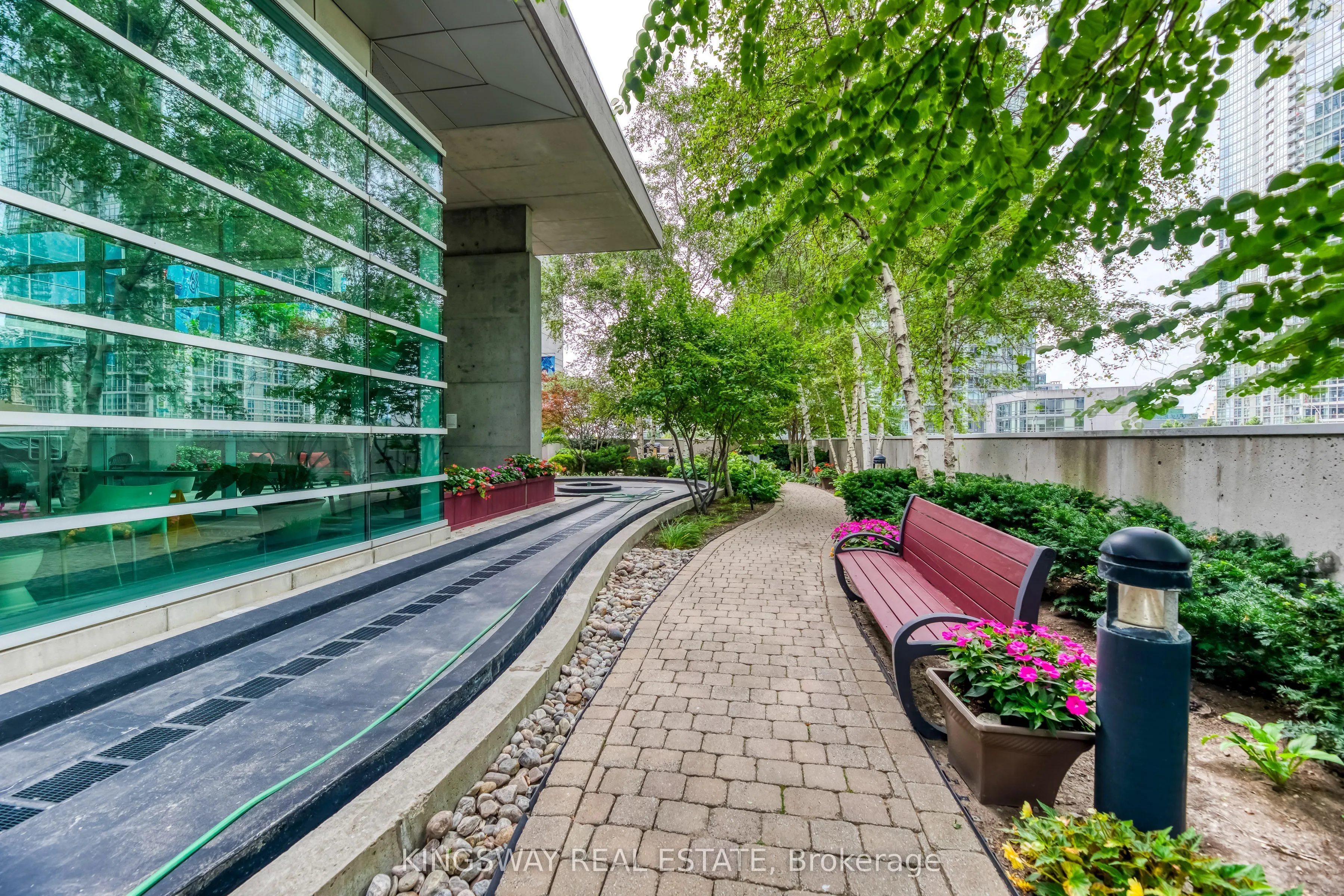 81 Navy Wharf Court #3511