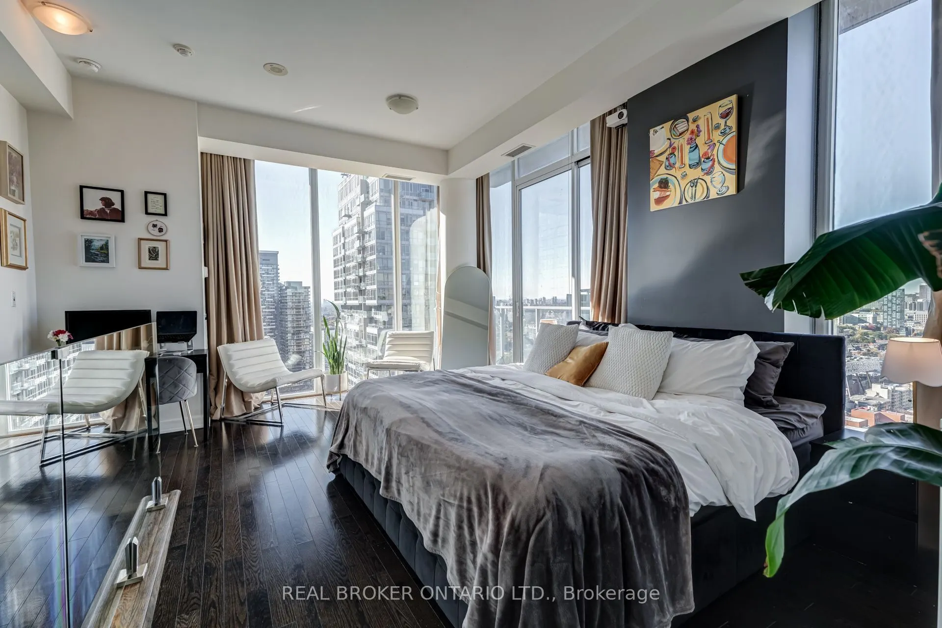 126 Simcoe Street #PH02