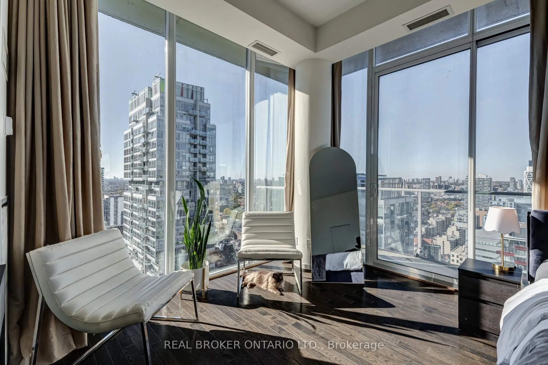 126 Simcoe Street #PH02
