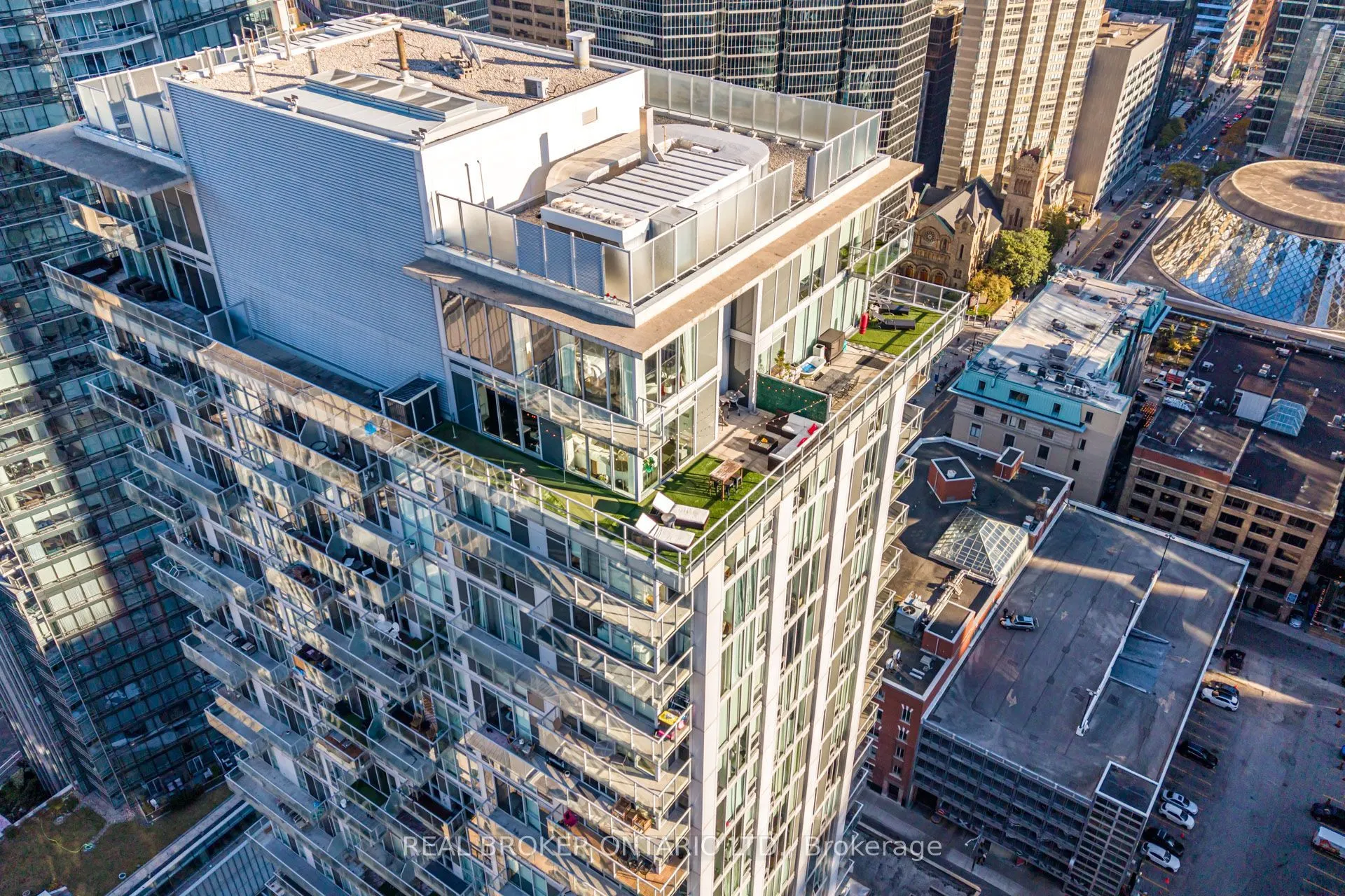 126 Simcoe Street #PH02