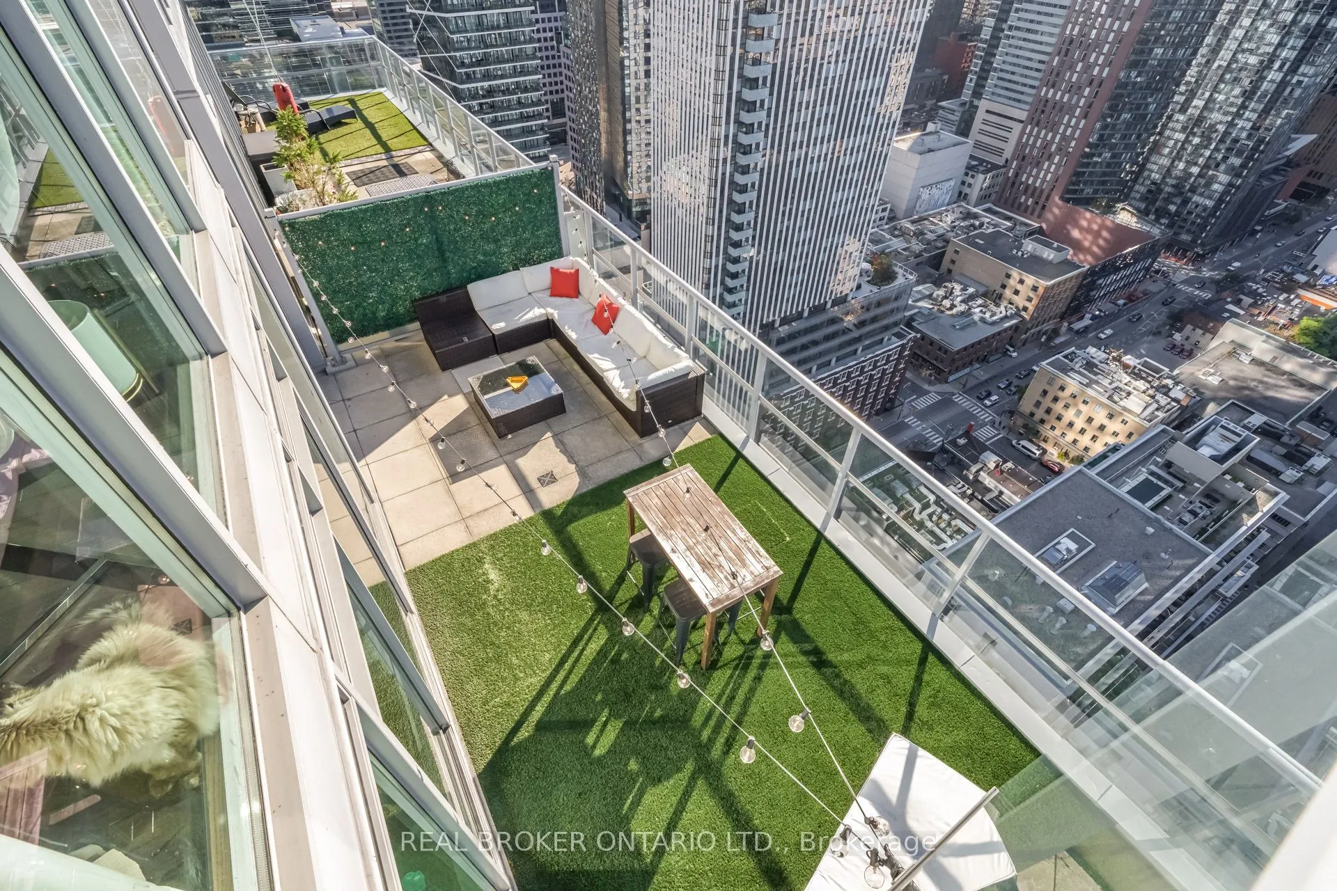 126 Simcoe Street #PH02
