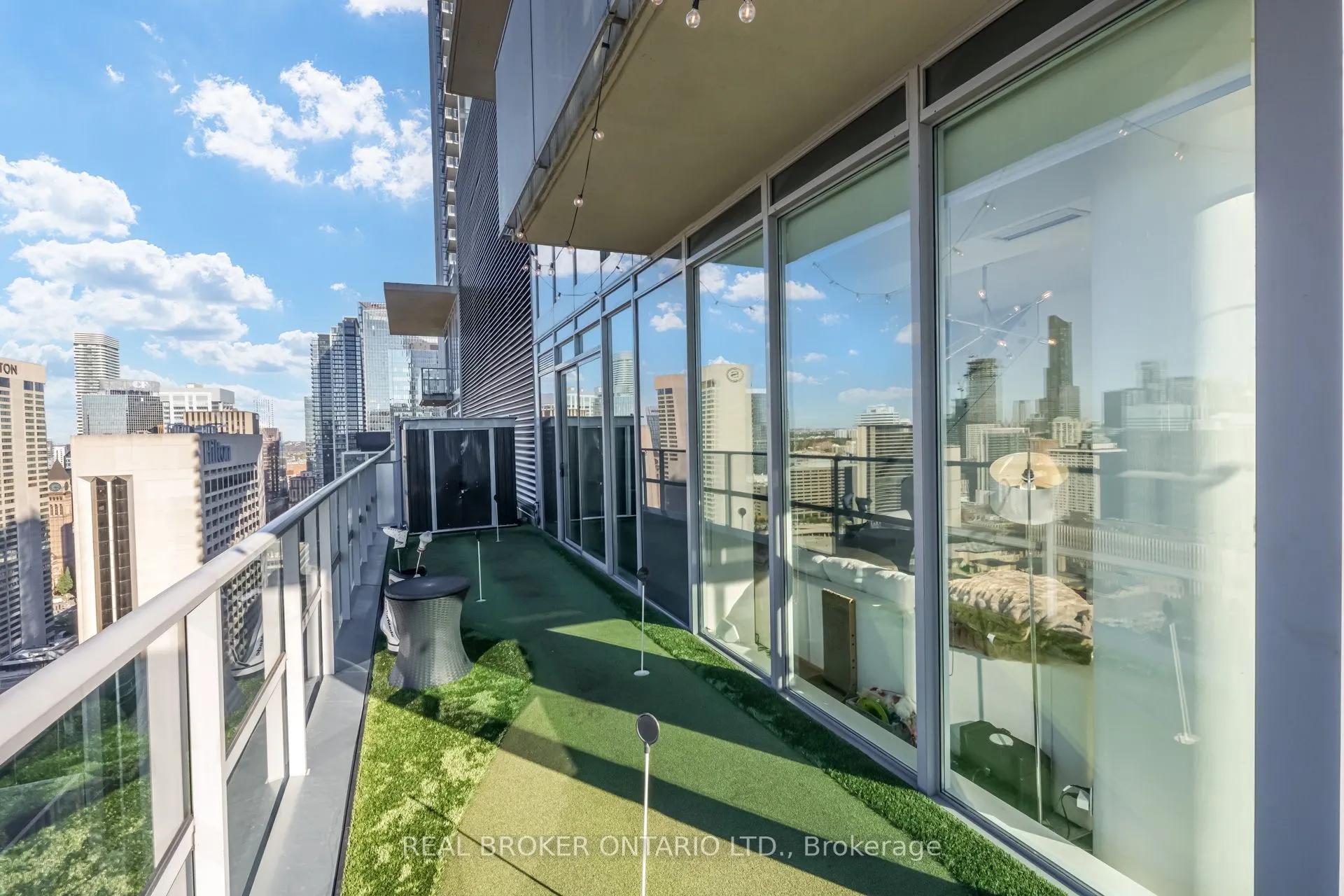 126 Simcoe Street #PH02