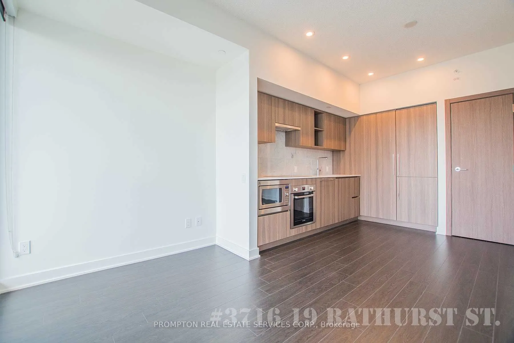 19 Bathurst Street #3716