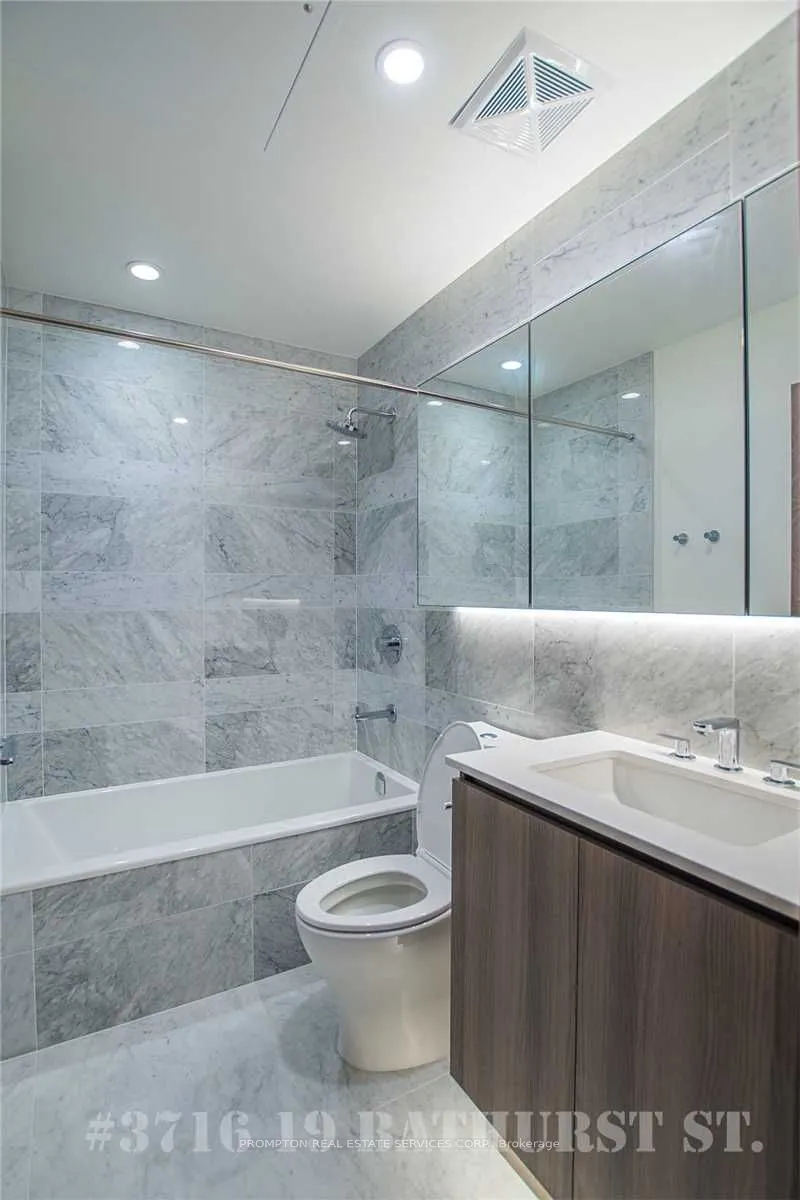 19 Bathurst Street #3716