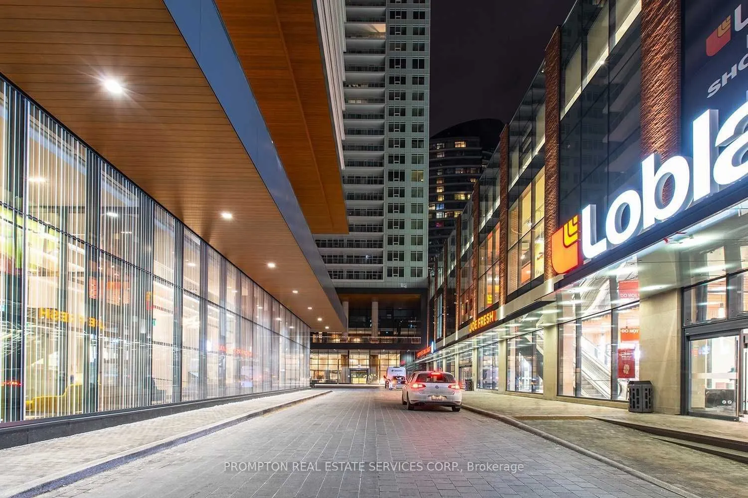 19 Bathurst Street #3716
