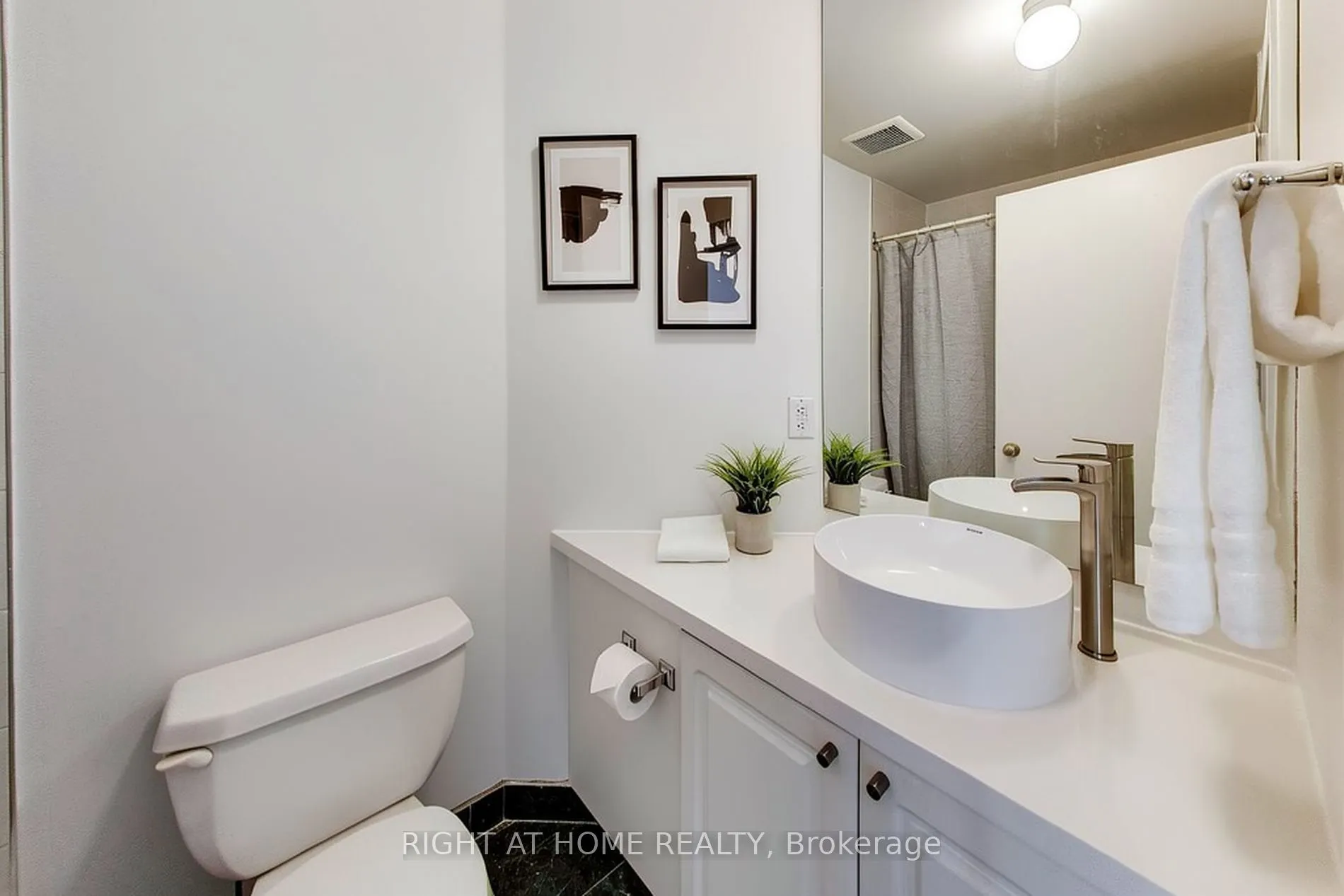 7 King Street E #602