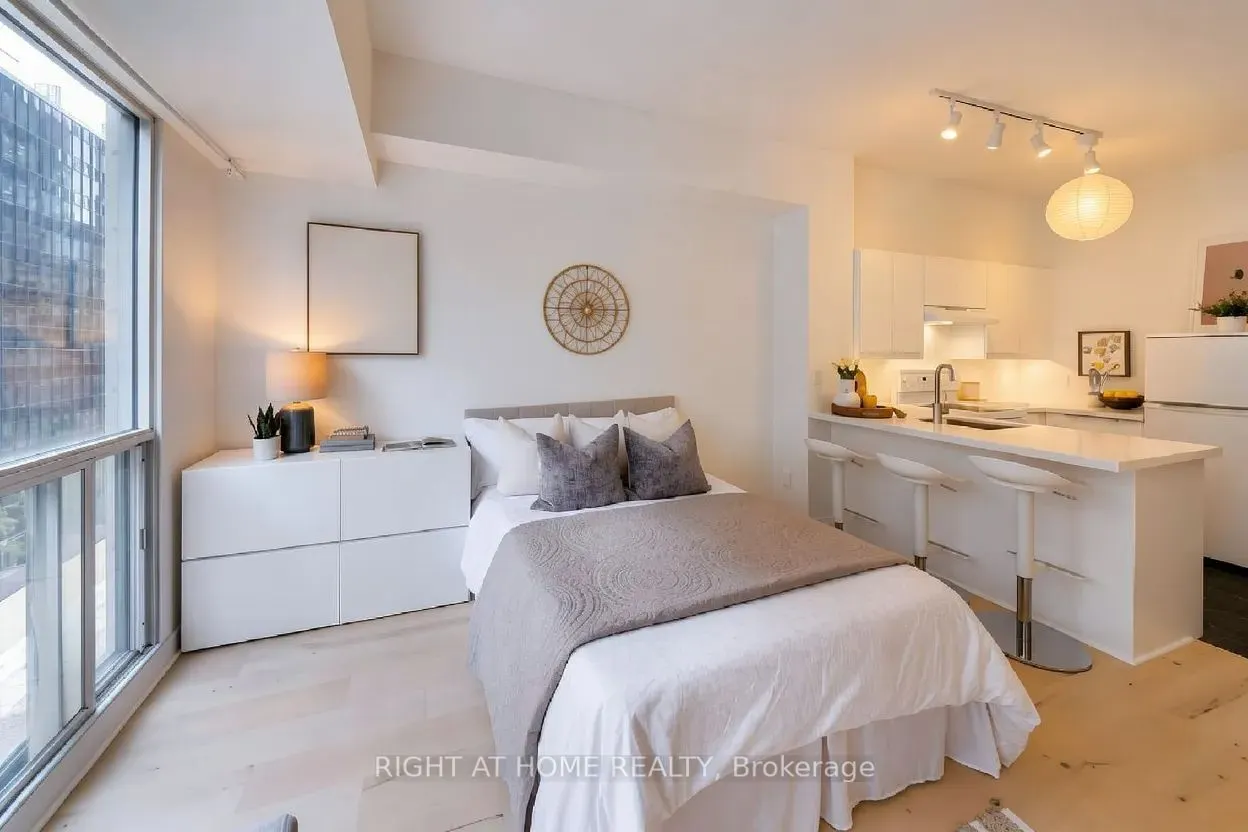 7 King Street E #602