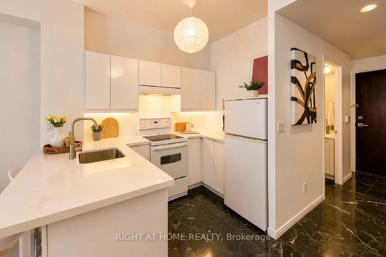 7 King Street E #602