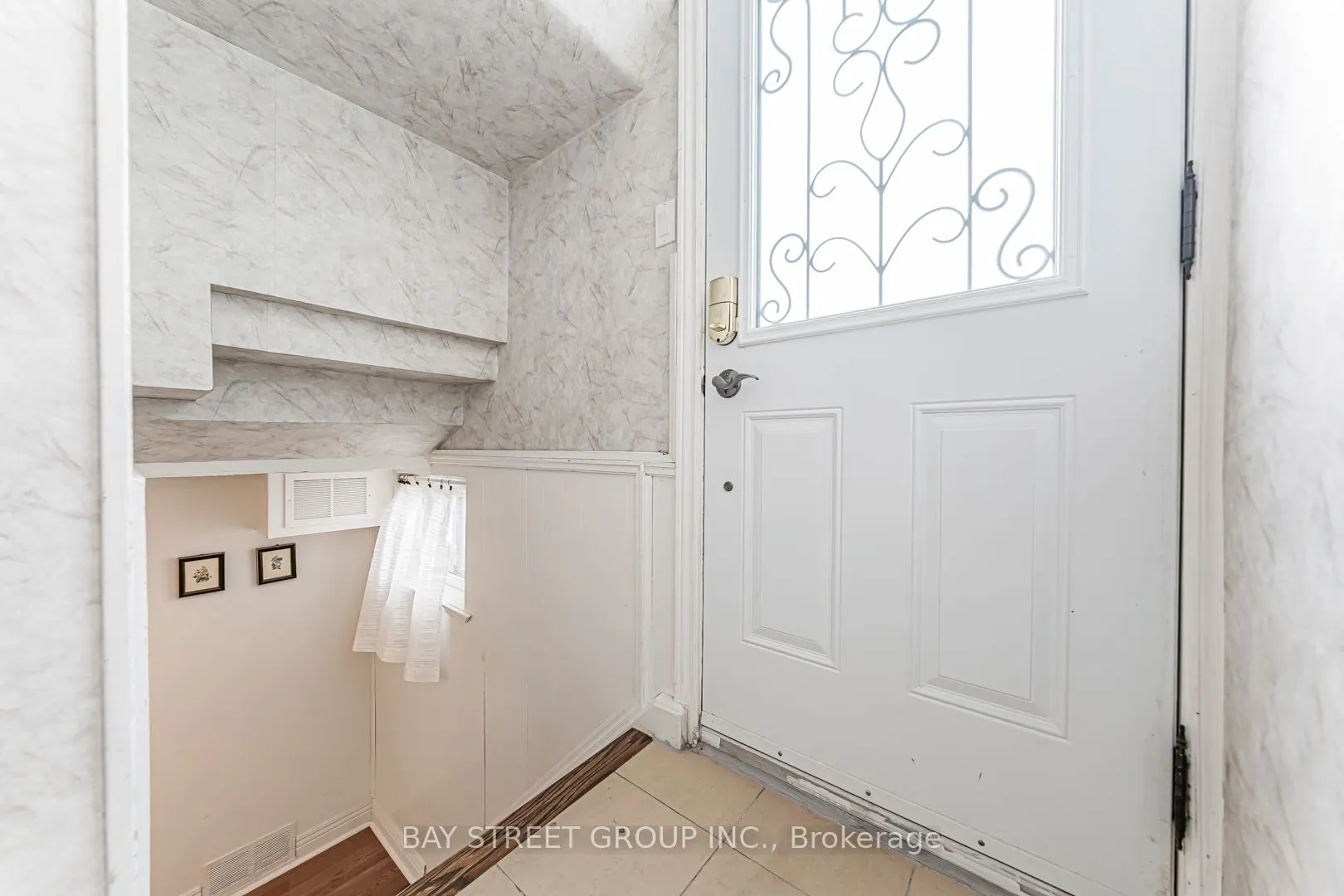 149 Hendon Avenue #Lower