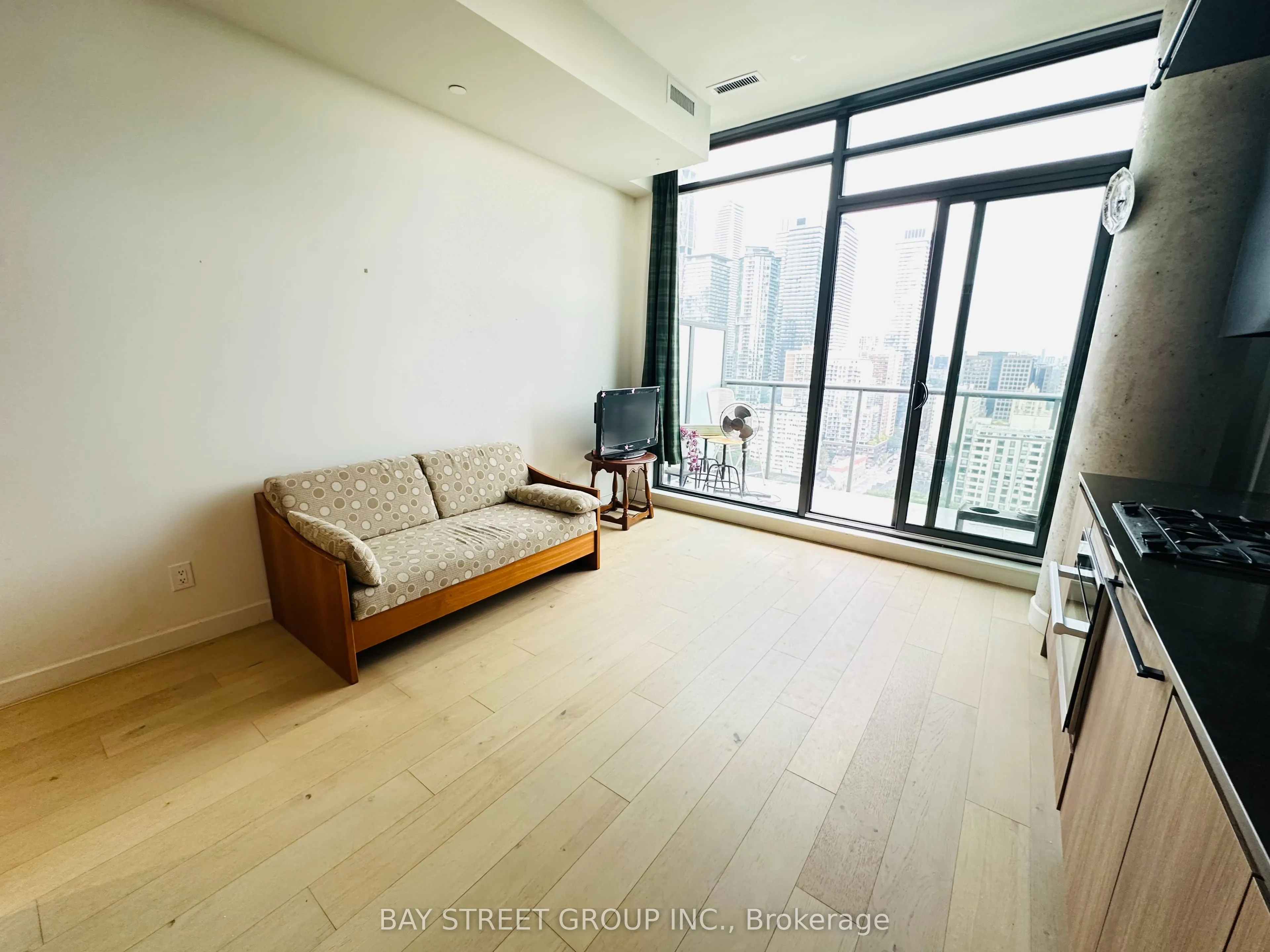 81 Wellesley Street E #2207