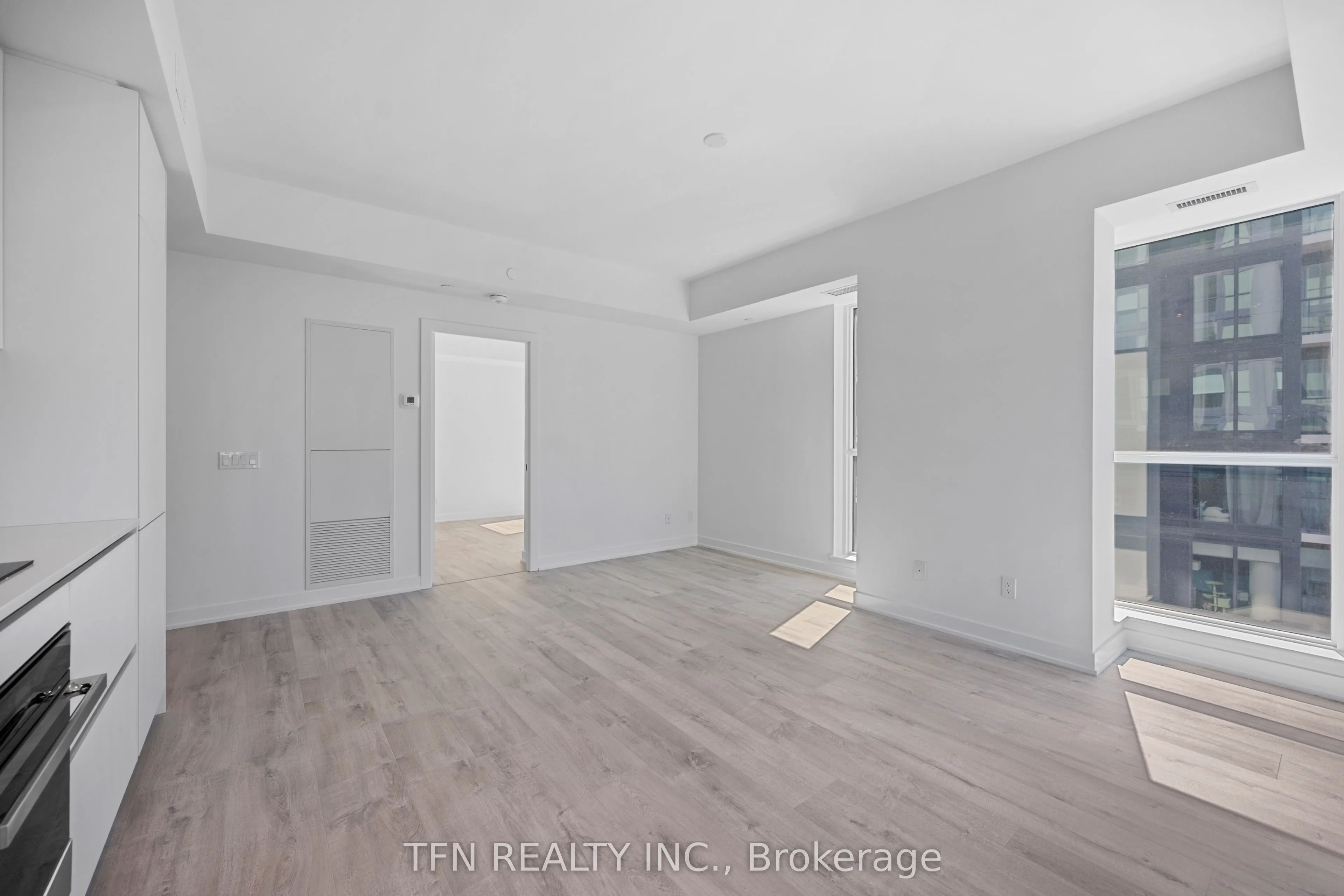 327 King Street W #4305