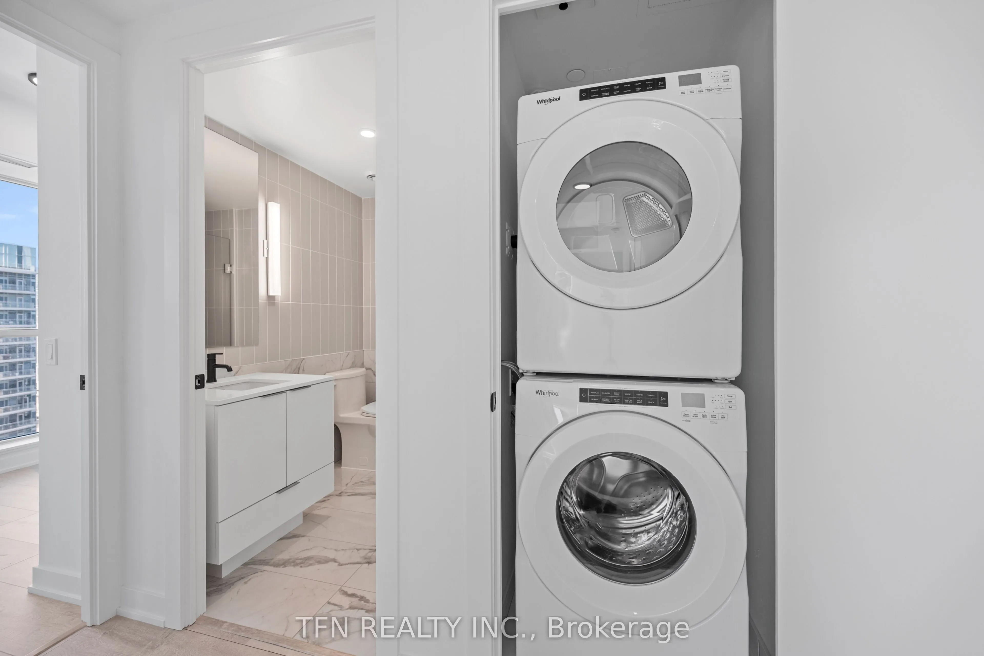327 King Street W #4305