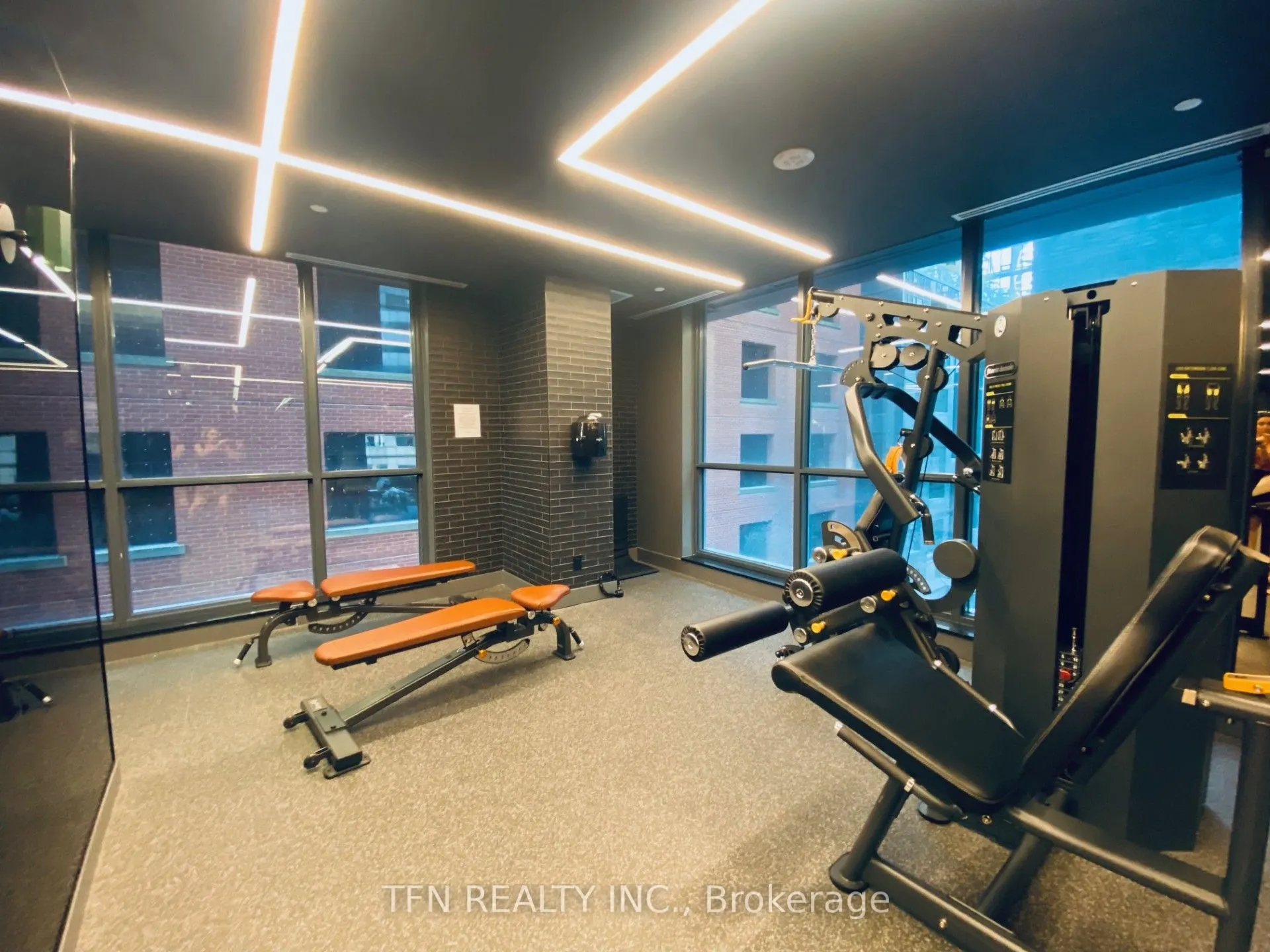 327 King Street W #4305