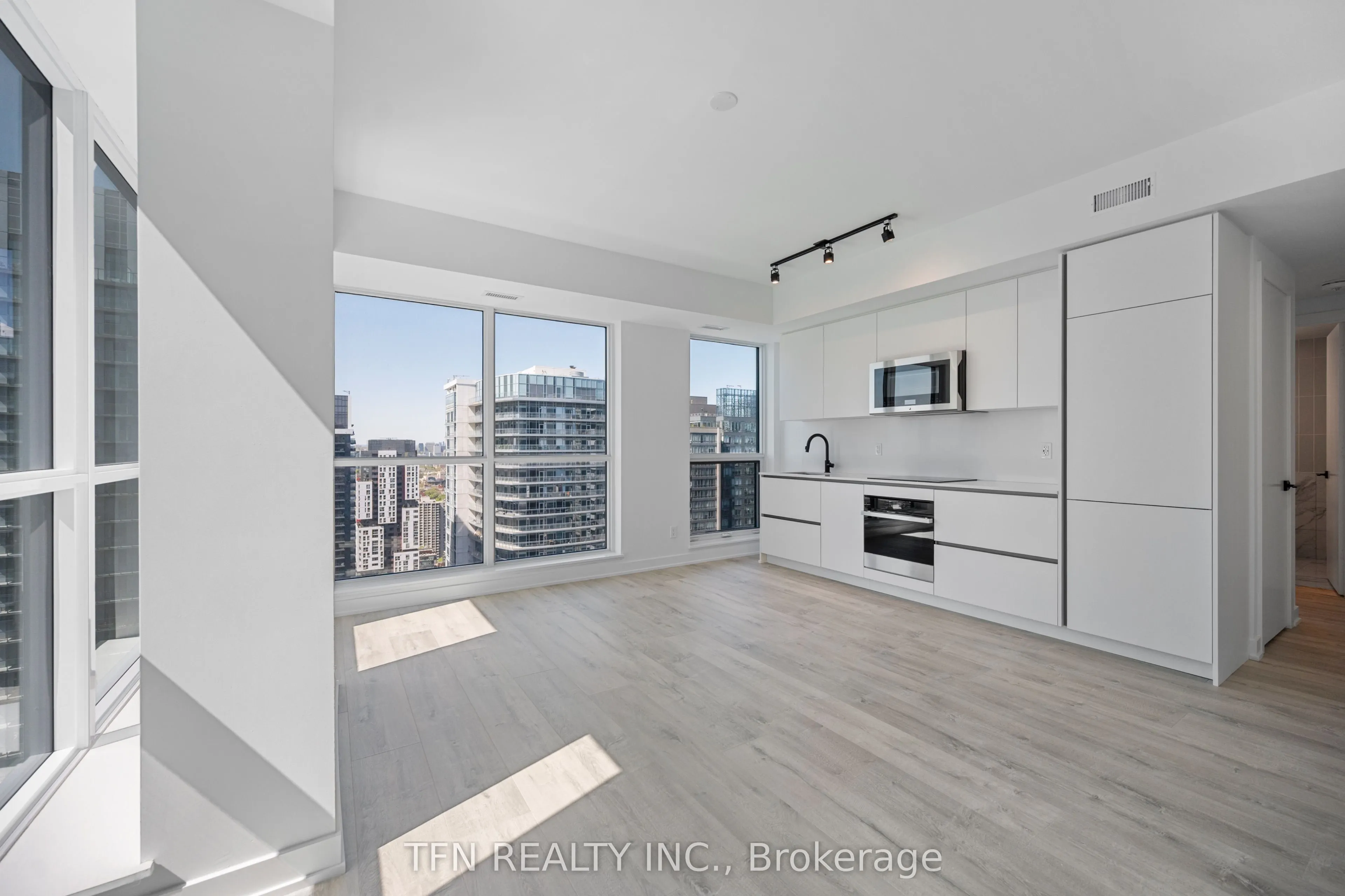 327 King Street W #4305