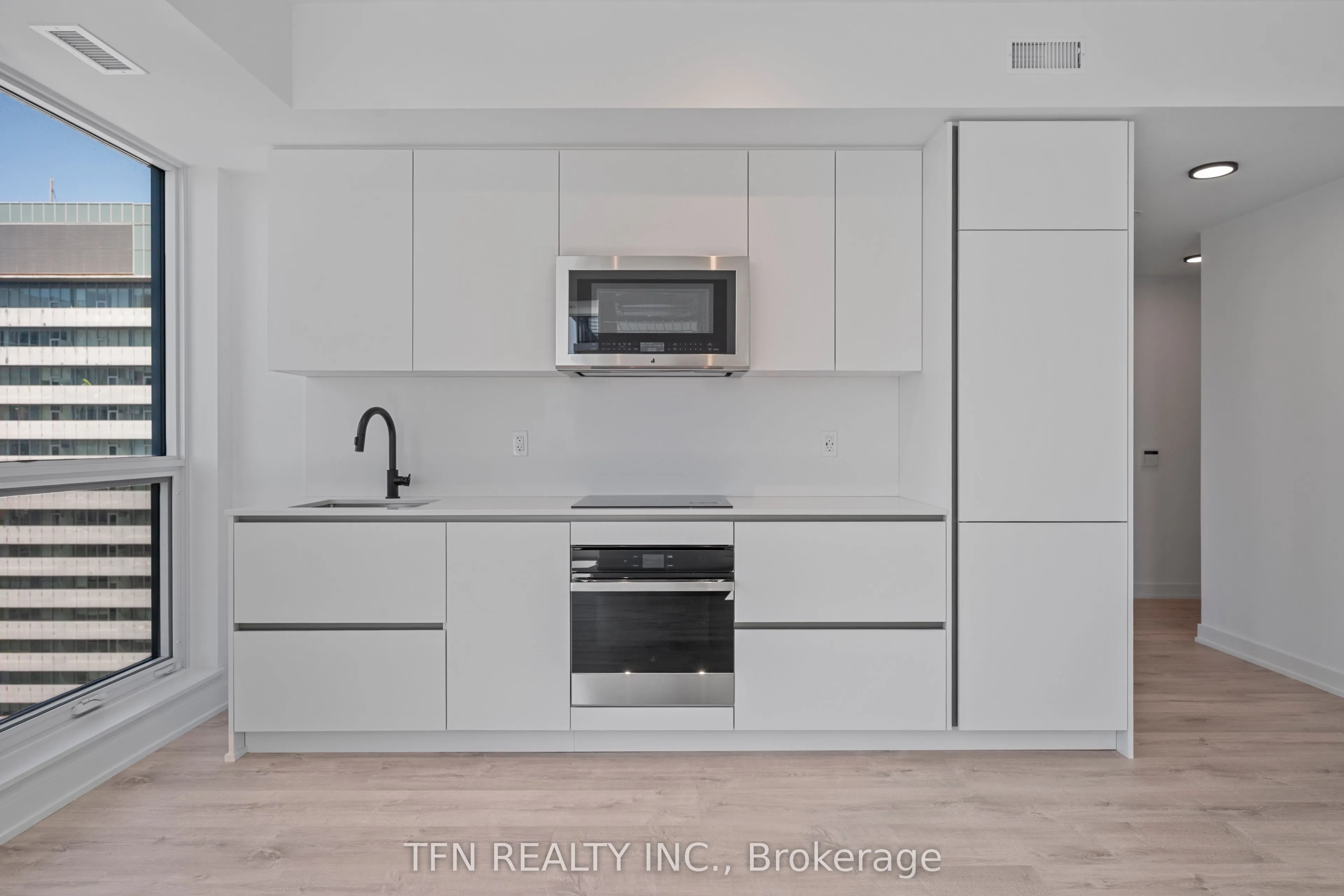 327 King Street W #4305