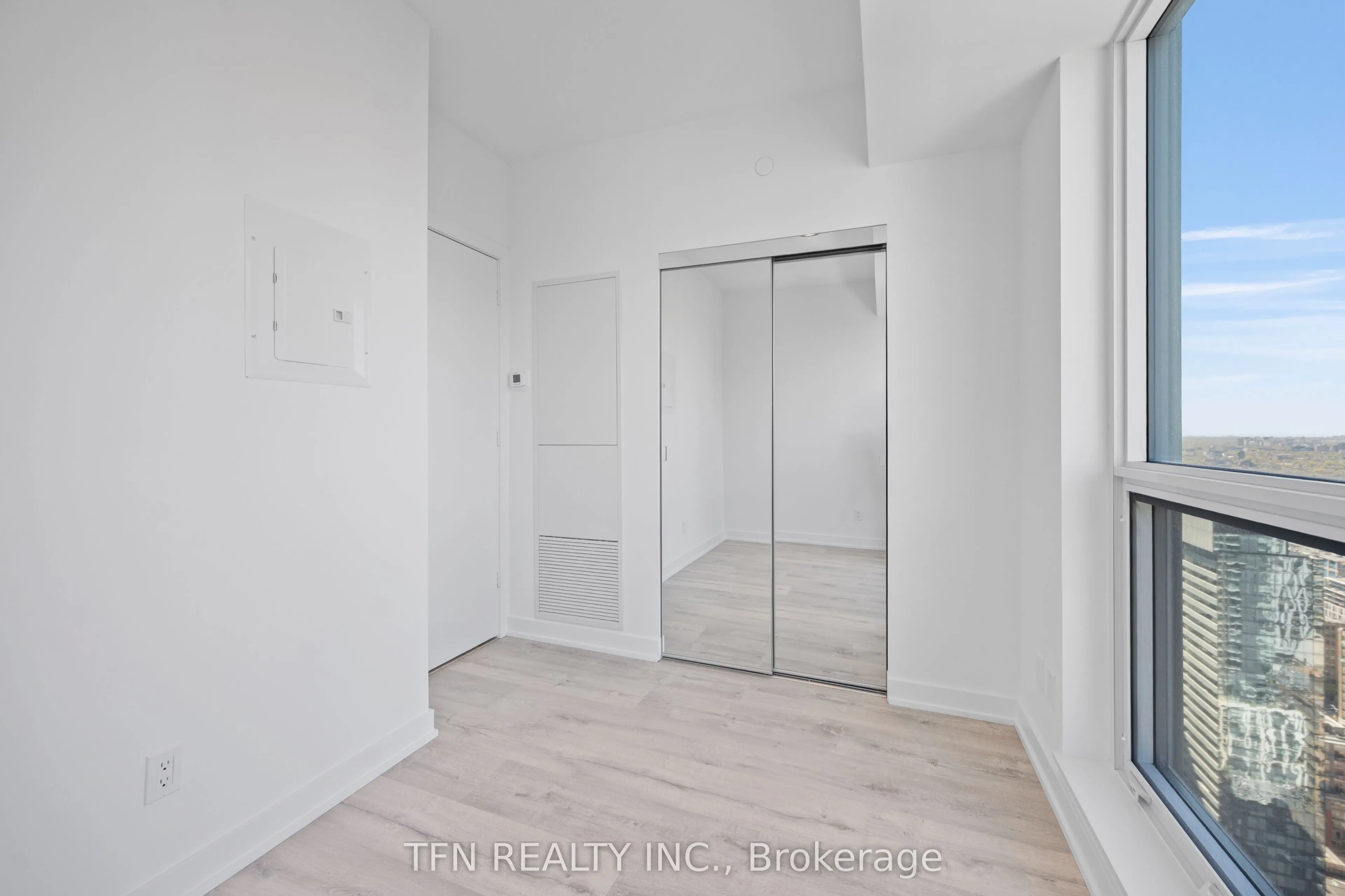 327 King Street W #4305