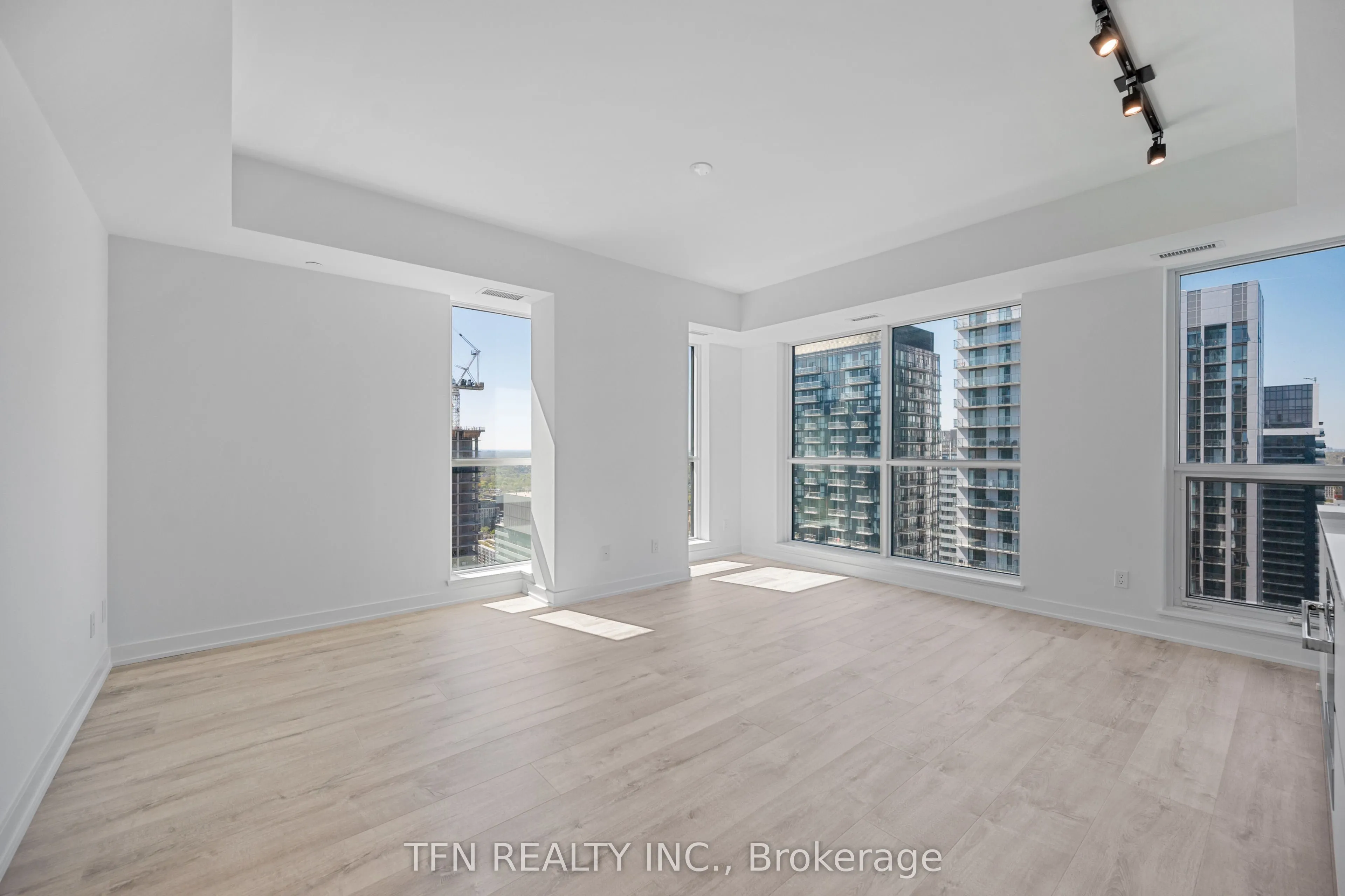 327 King Street W #4305