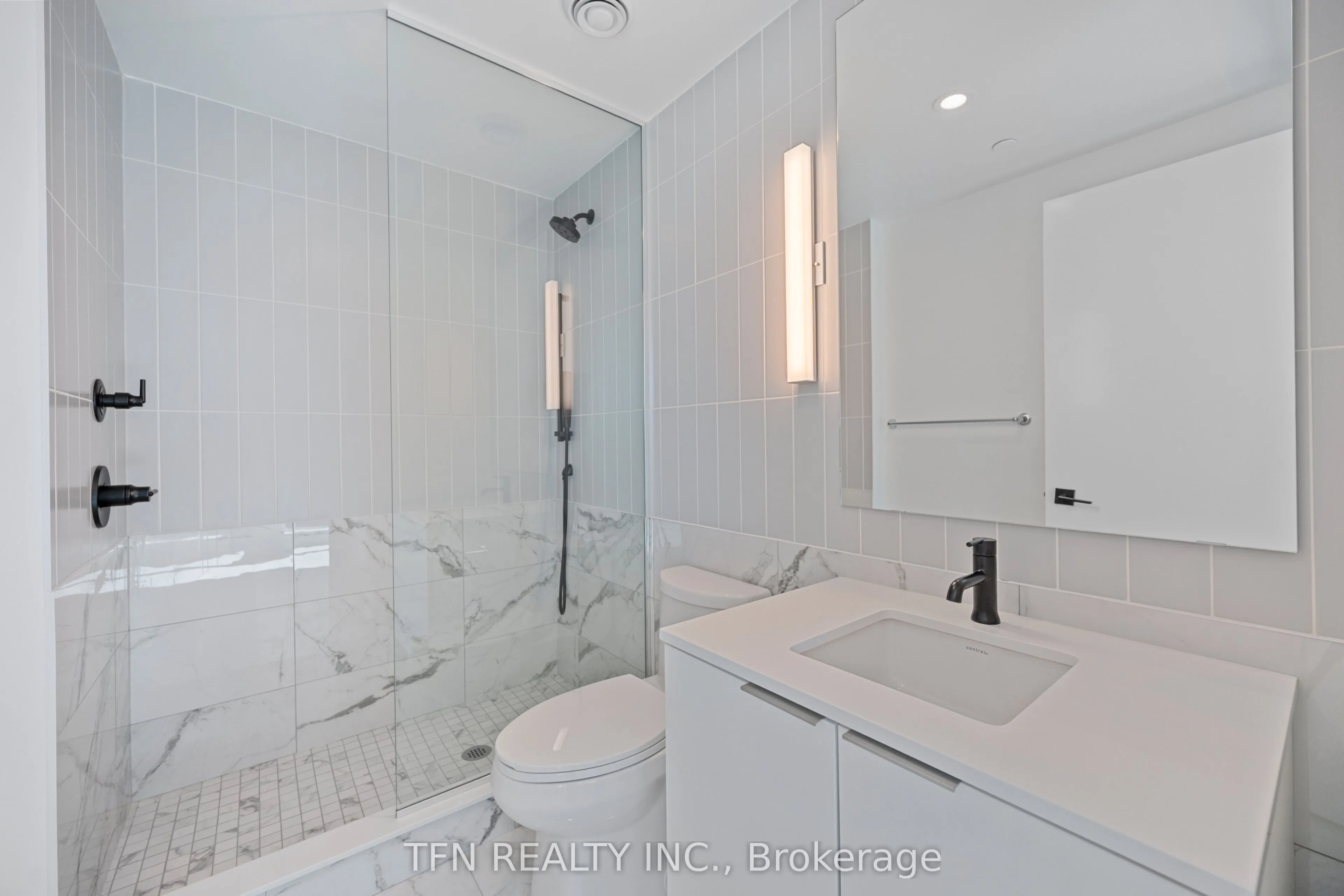 327 King Street W #4305