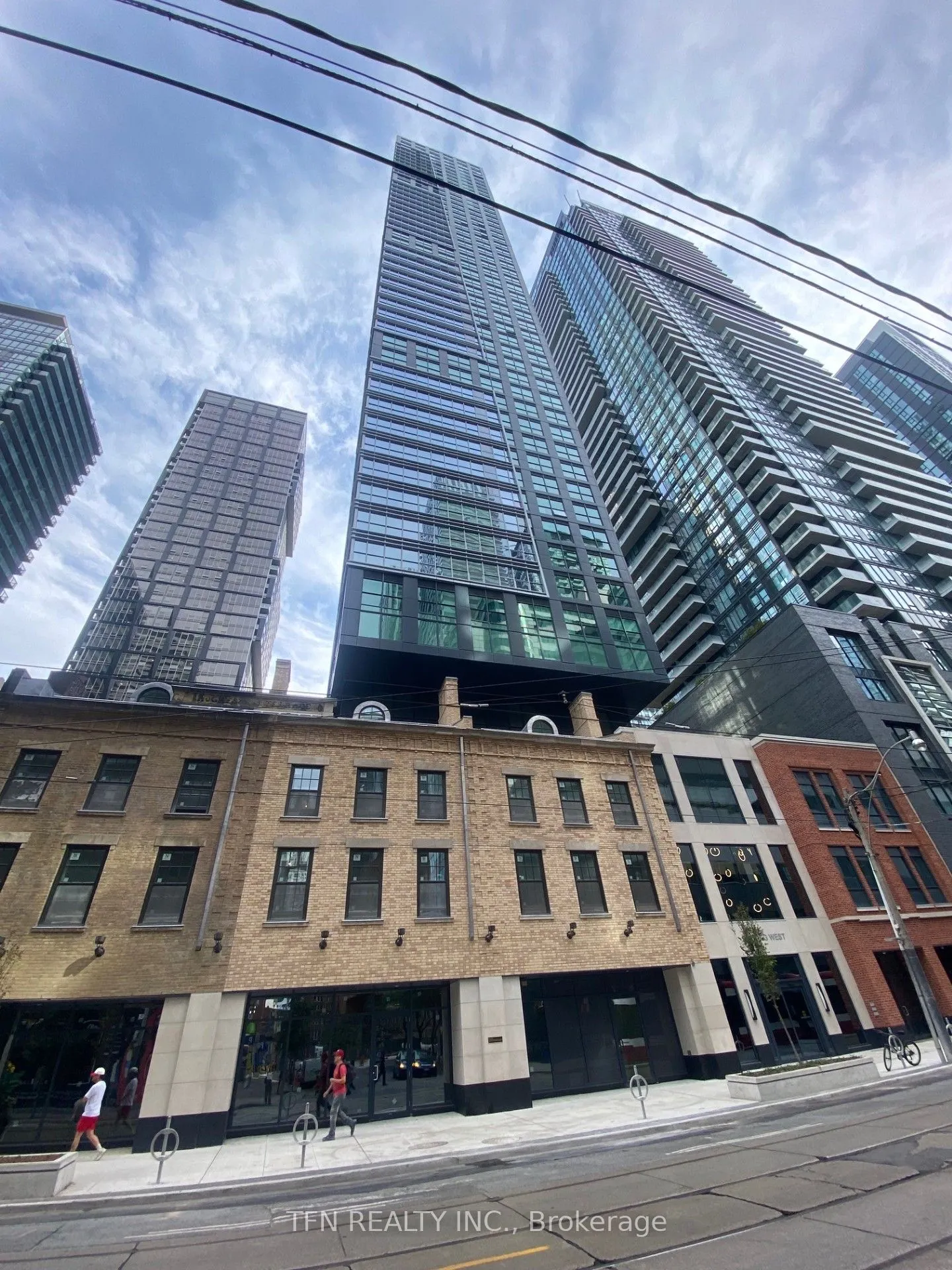 327 King Street W #4305