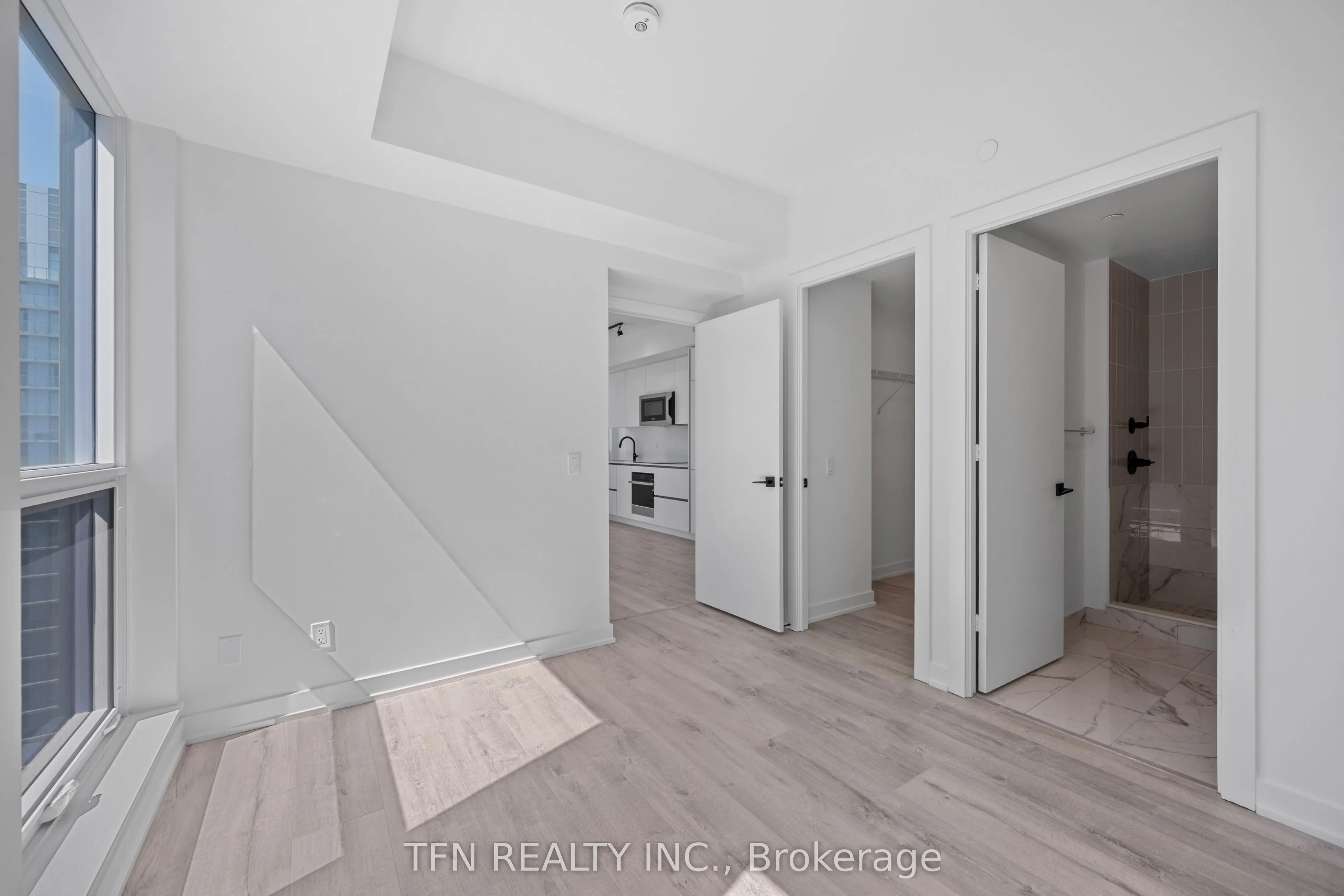 327 King Street W #4305