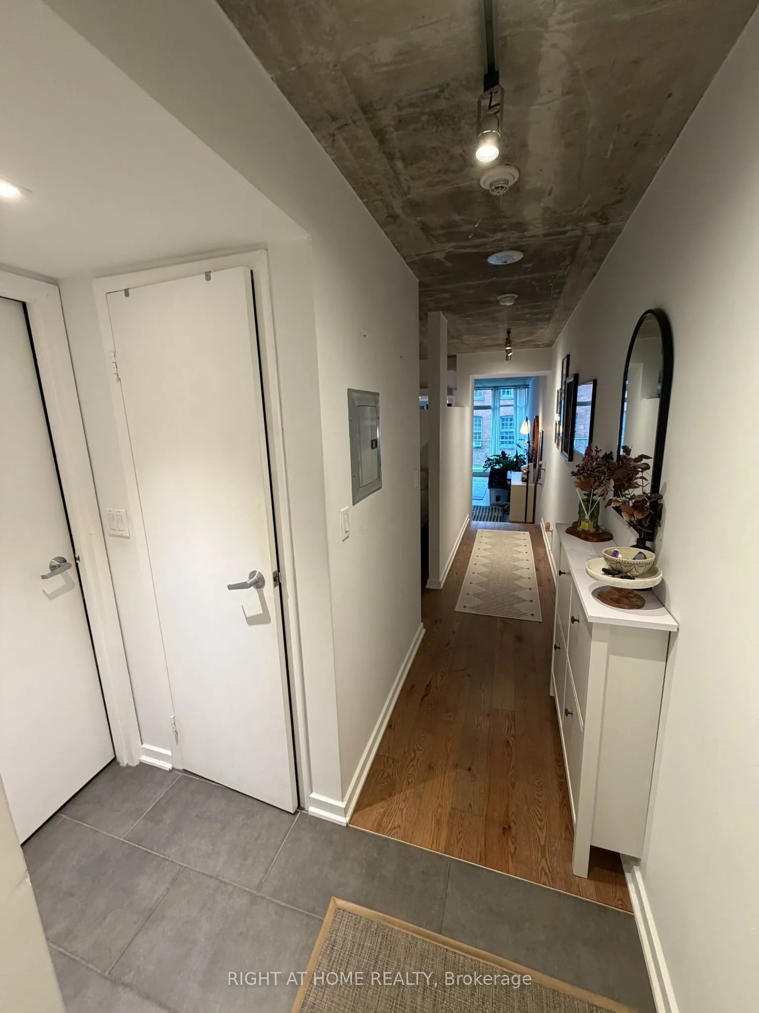 388 Richmond Street W #402