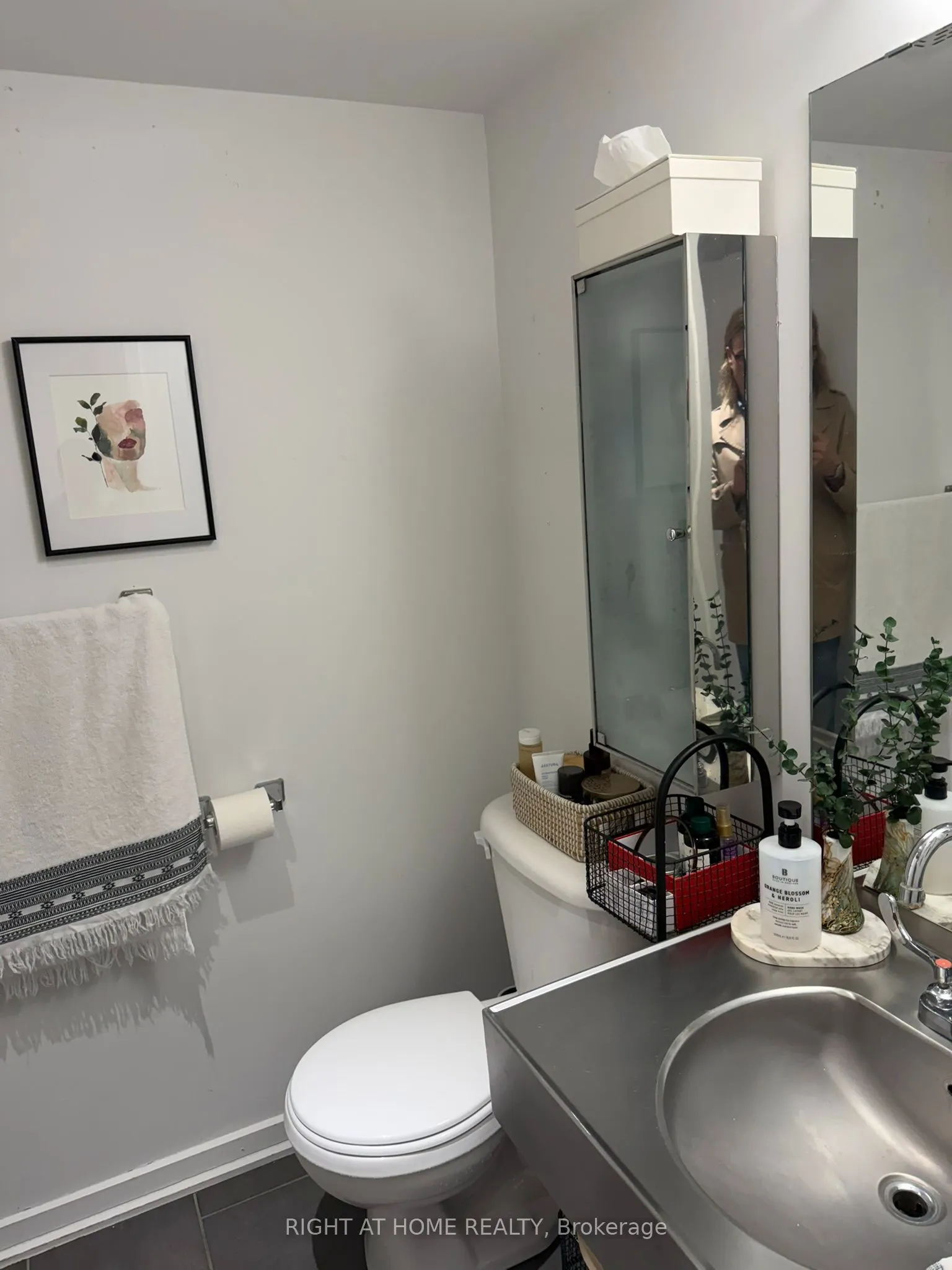 388 Richmond Street W #402