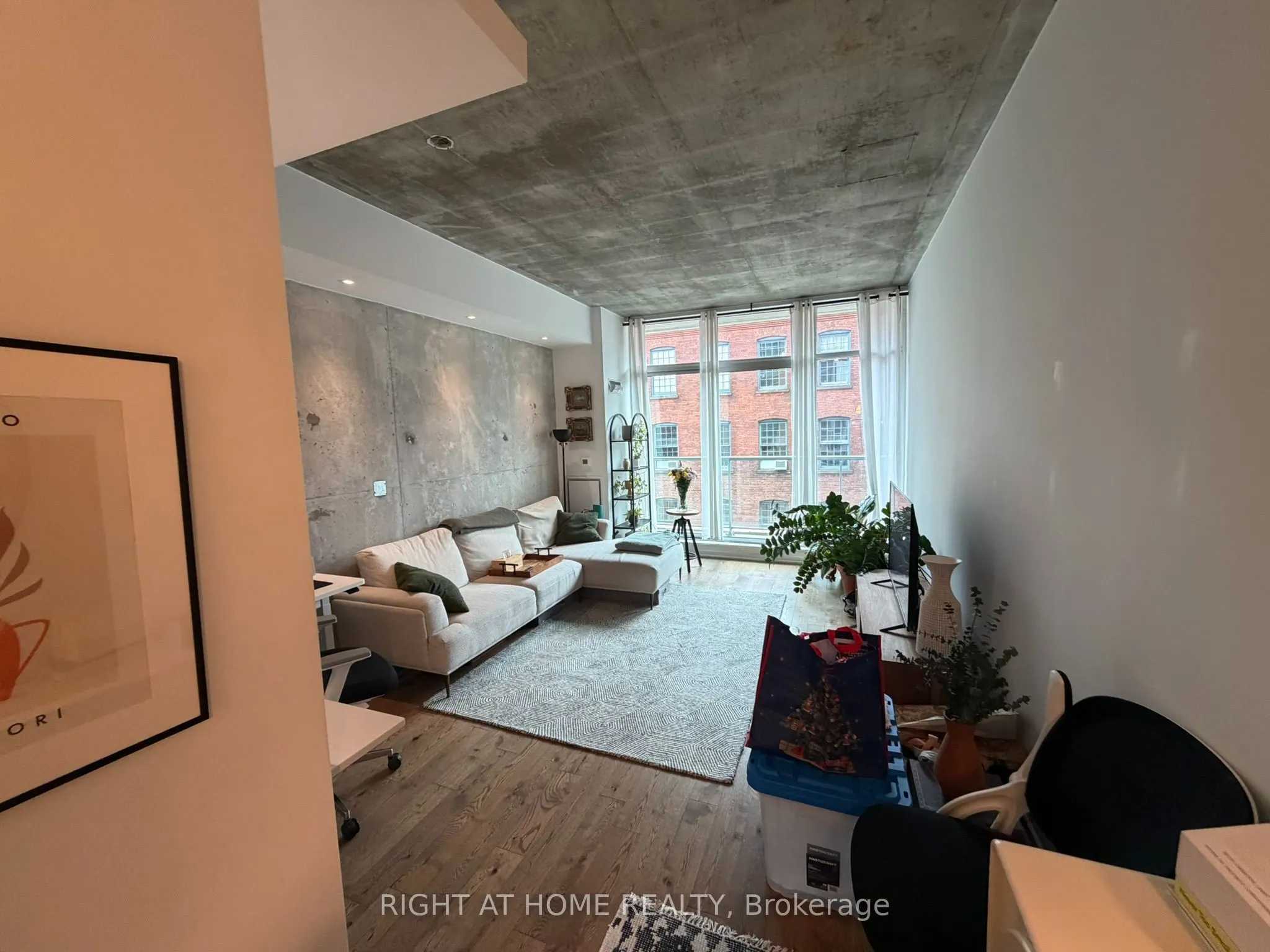 388 Richmond Street W #402