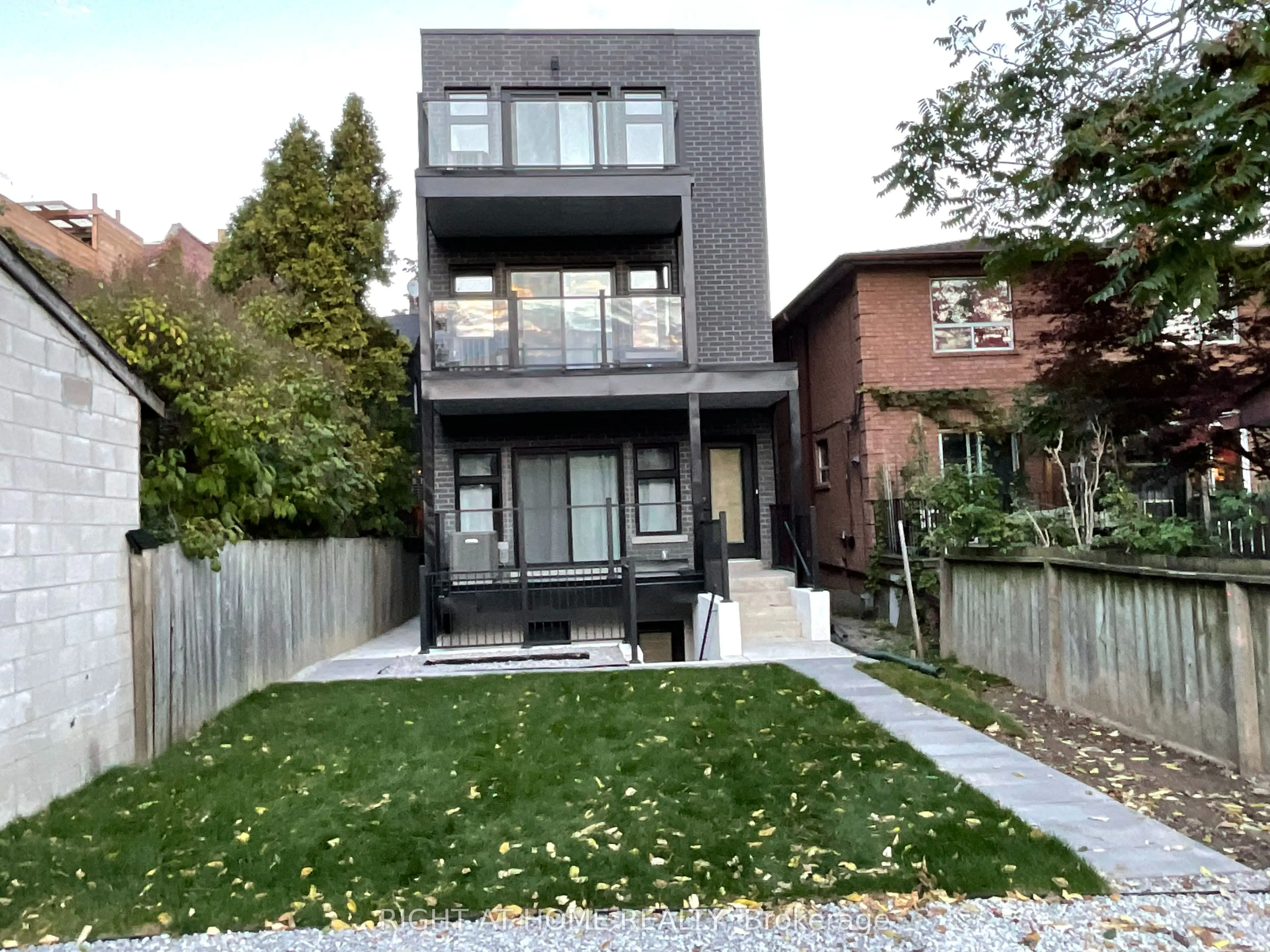 674 Manning Avenue