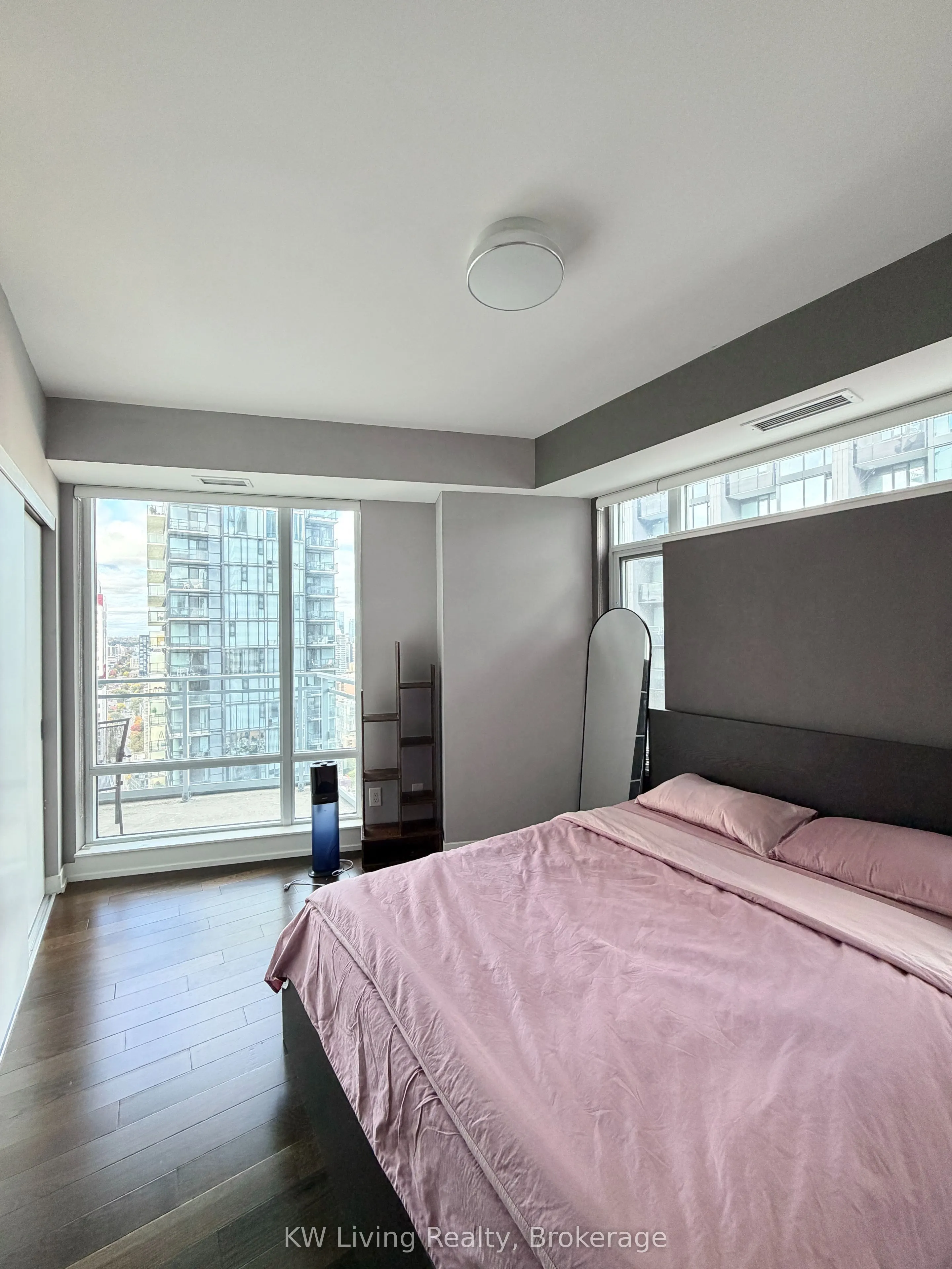 21 Widmer Street #3506
