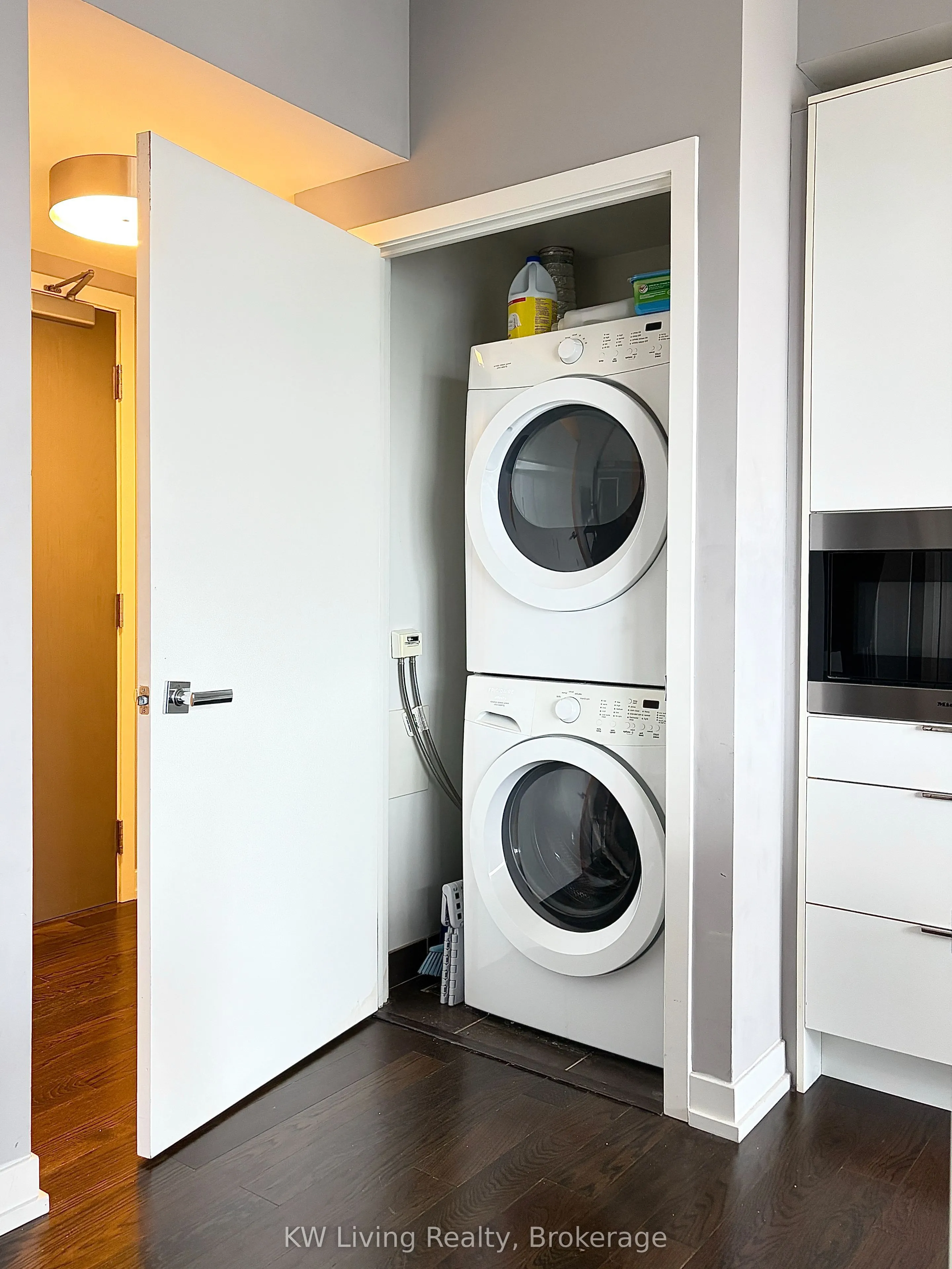 21 Widmer Street #3506