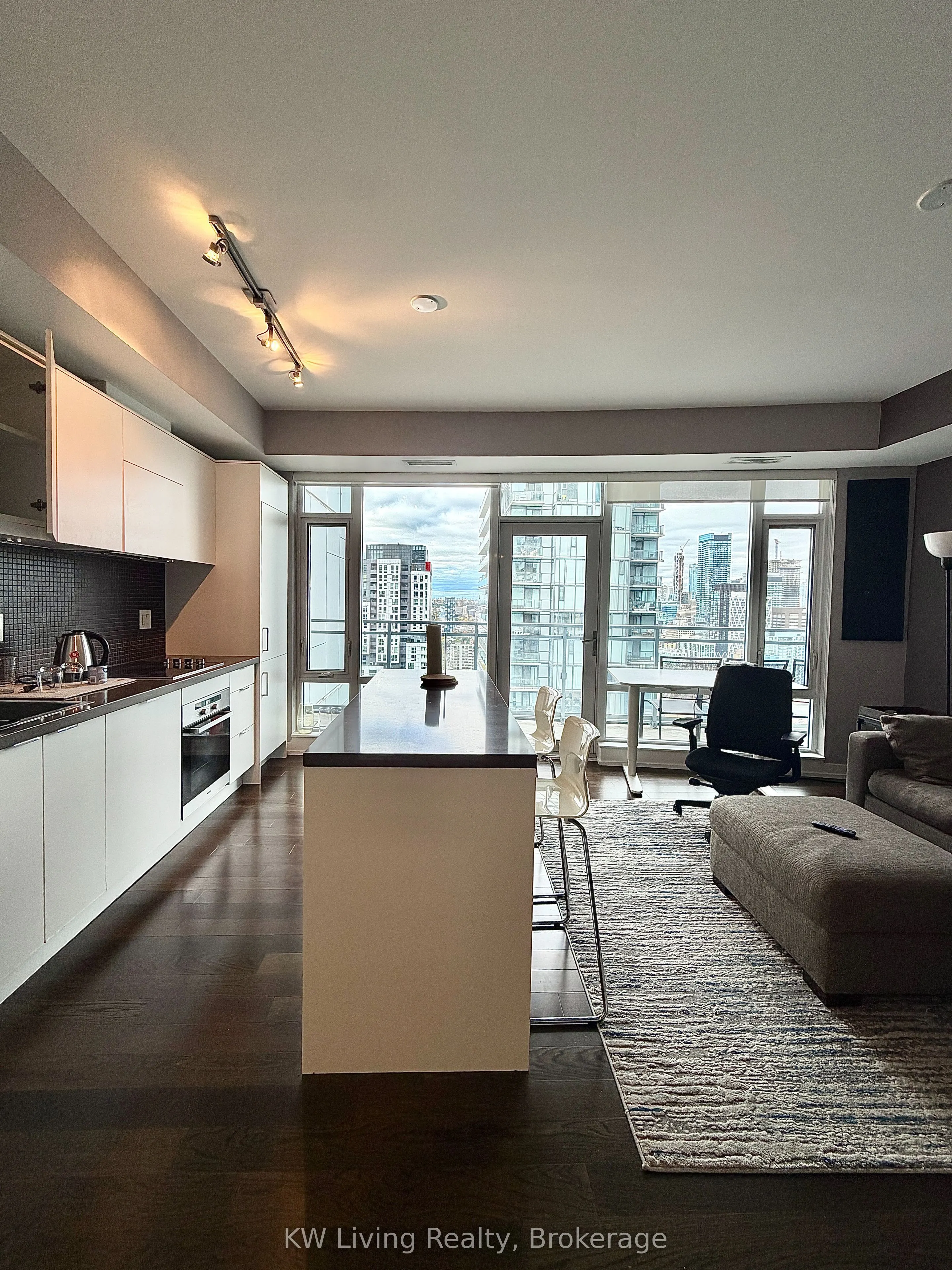 21 Widmer Street #3506