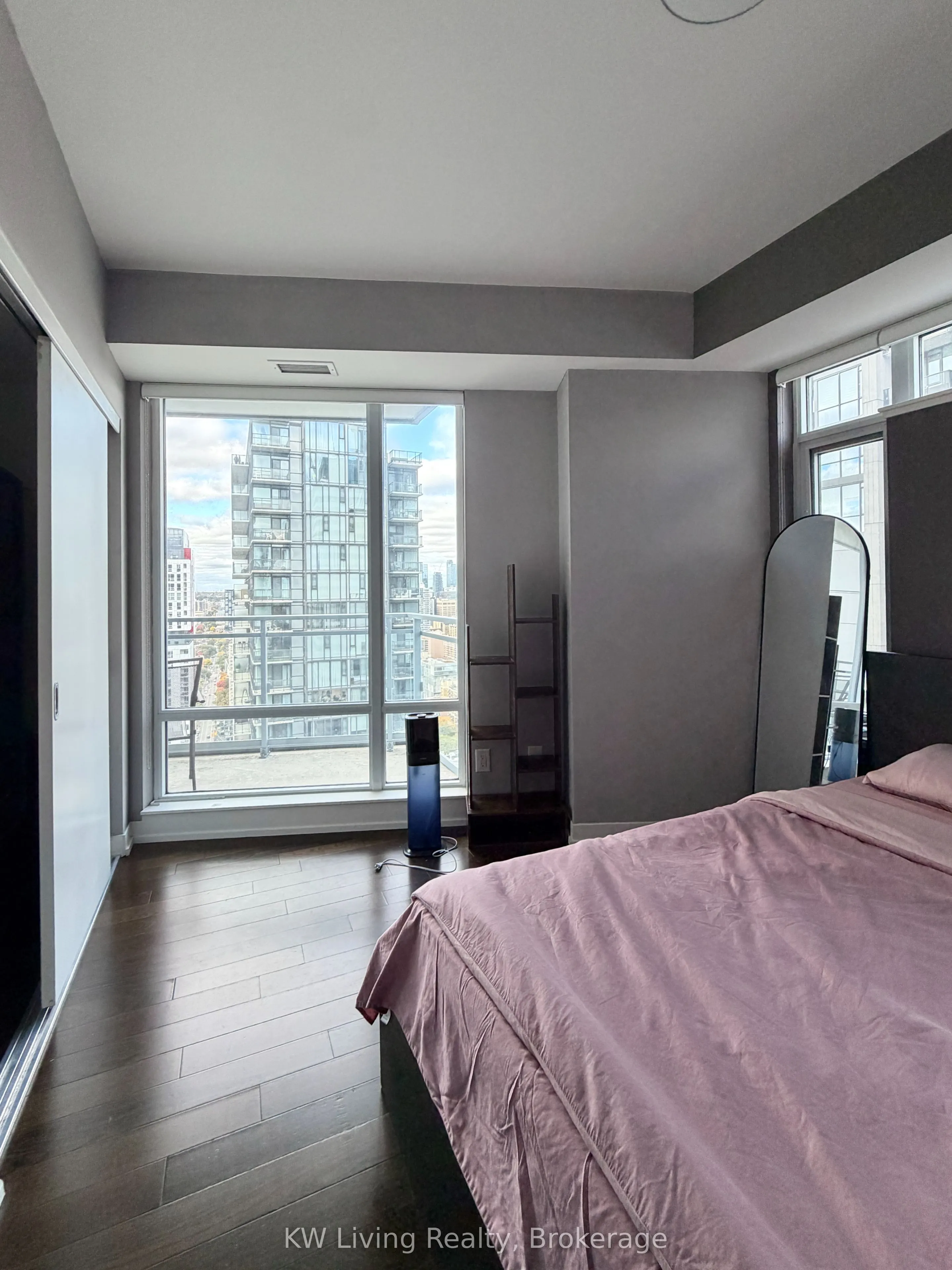 21 Widmer Street #3506