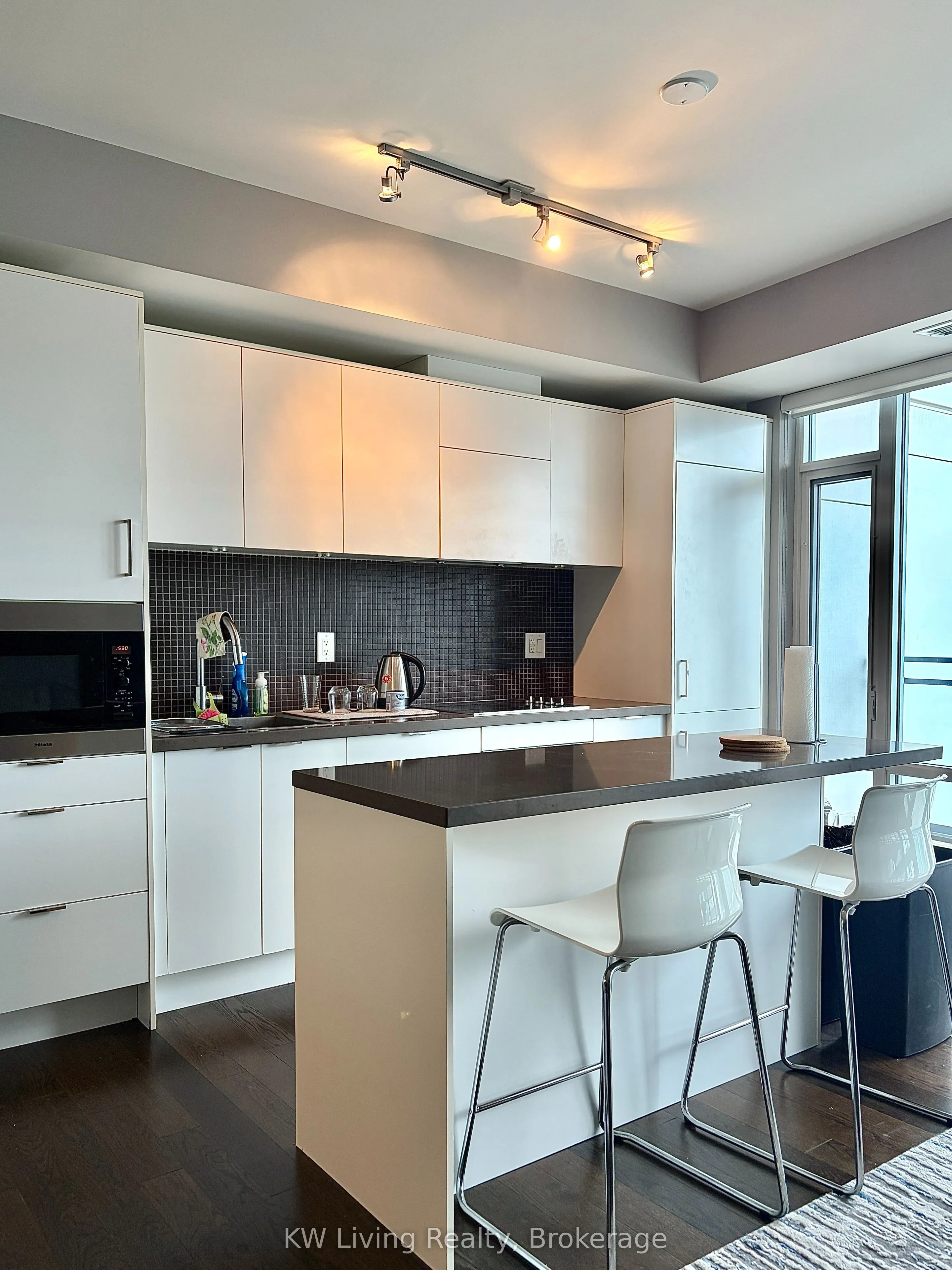 21 Widmer Street #3506