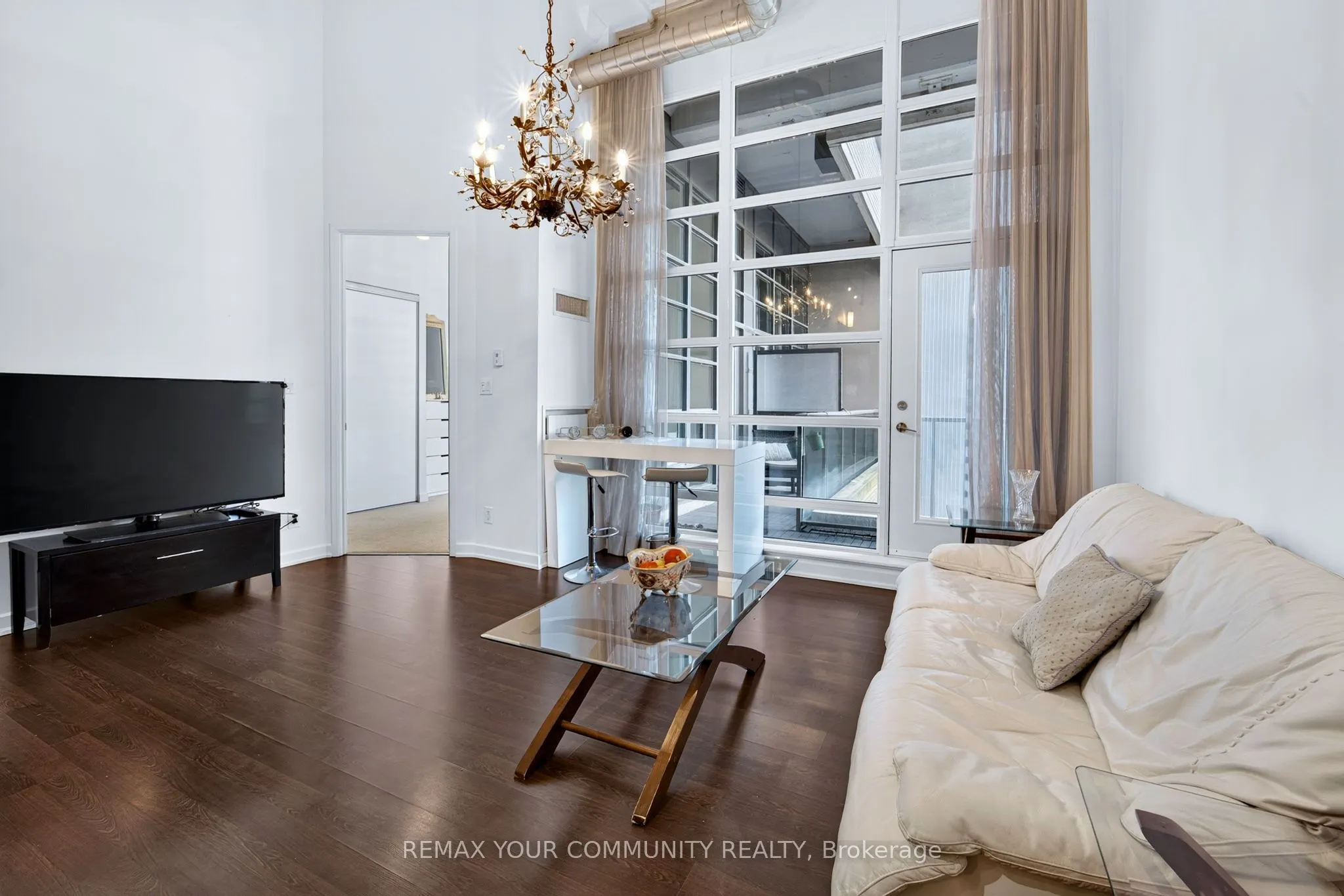 380 Macpherson Avenue #210