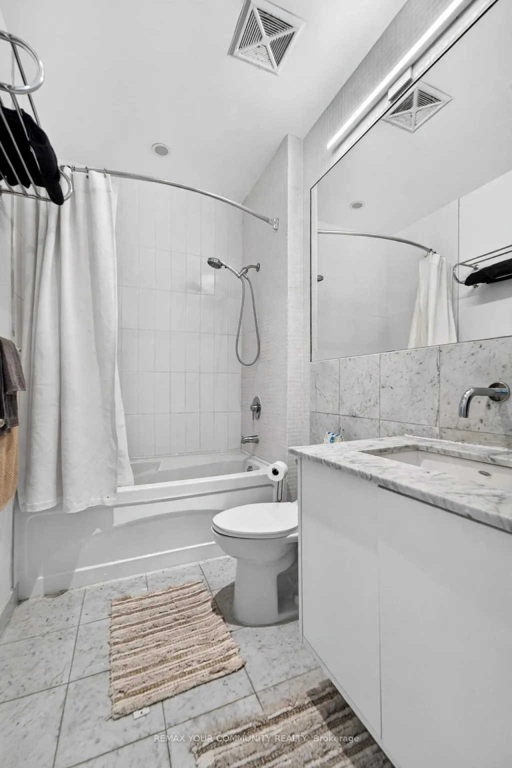 380 Macpherson Avenue #210