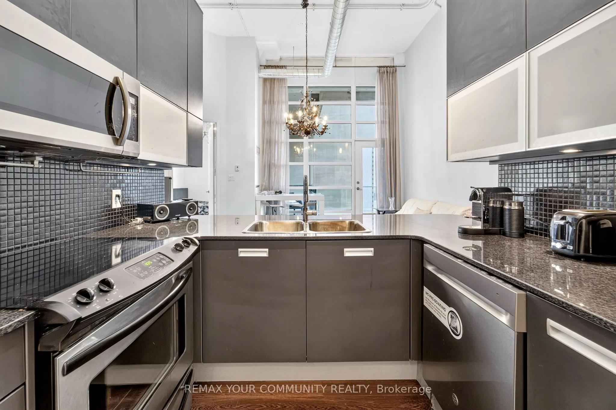 380 Macpherson Avenue #210