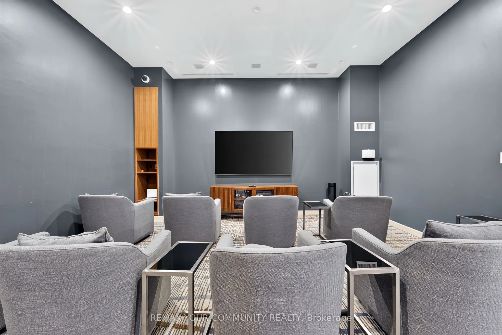 380 Macpherson Avenue #210