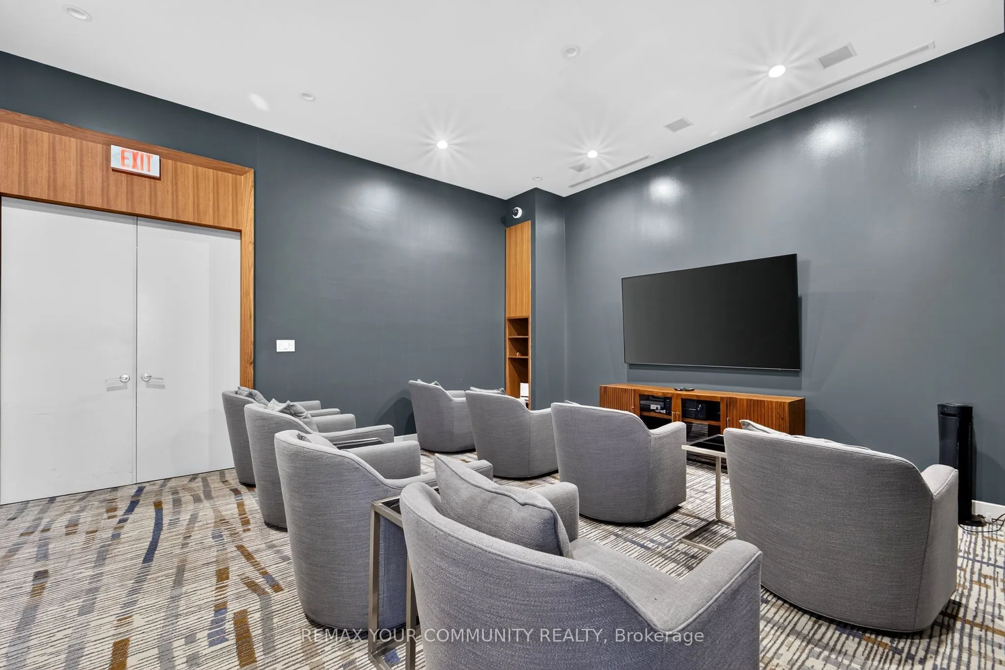 380 Macpherson Avenue #210