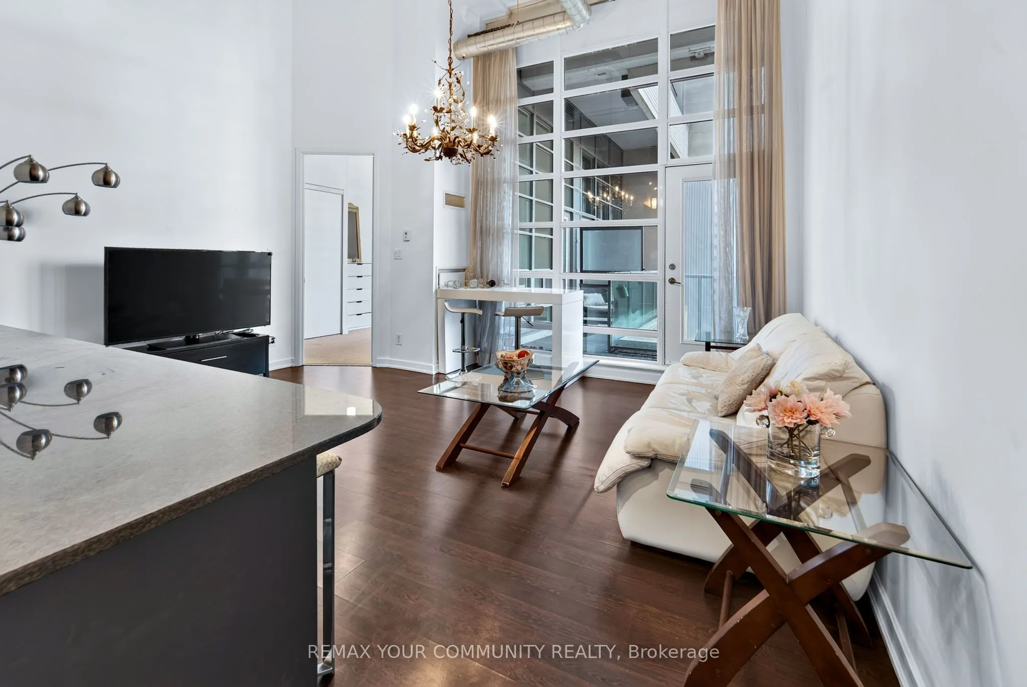 380 Macpherson Avenue #210