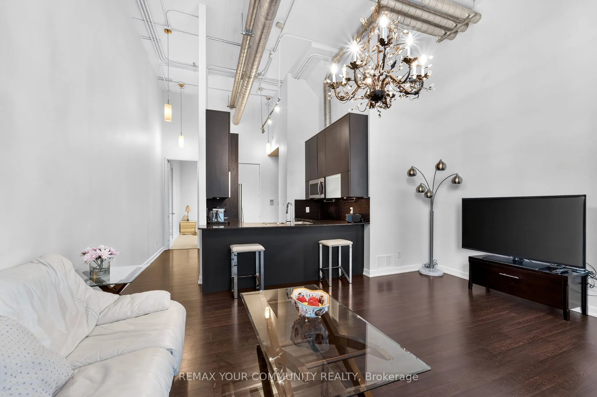 380 Macpherson Avenue #210