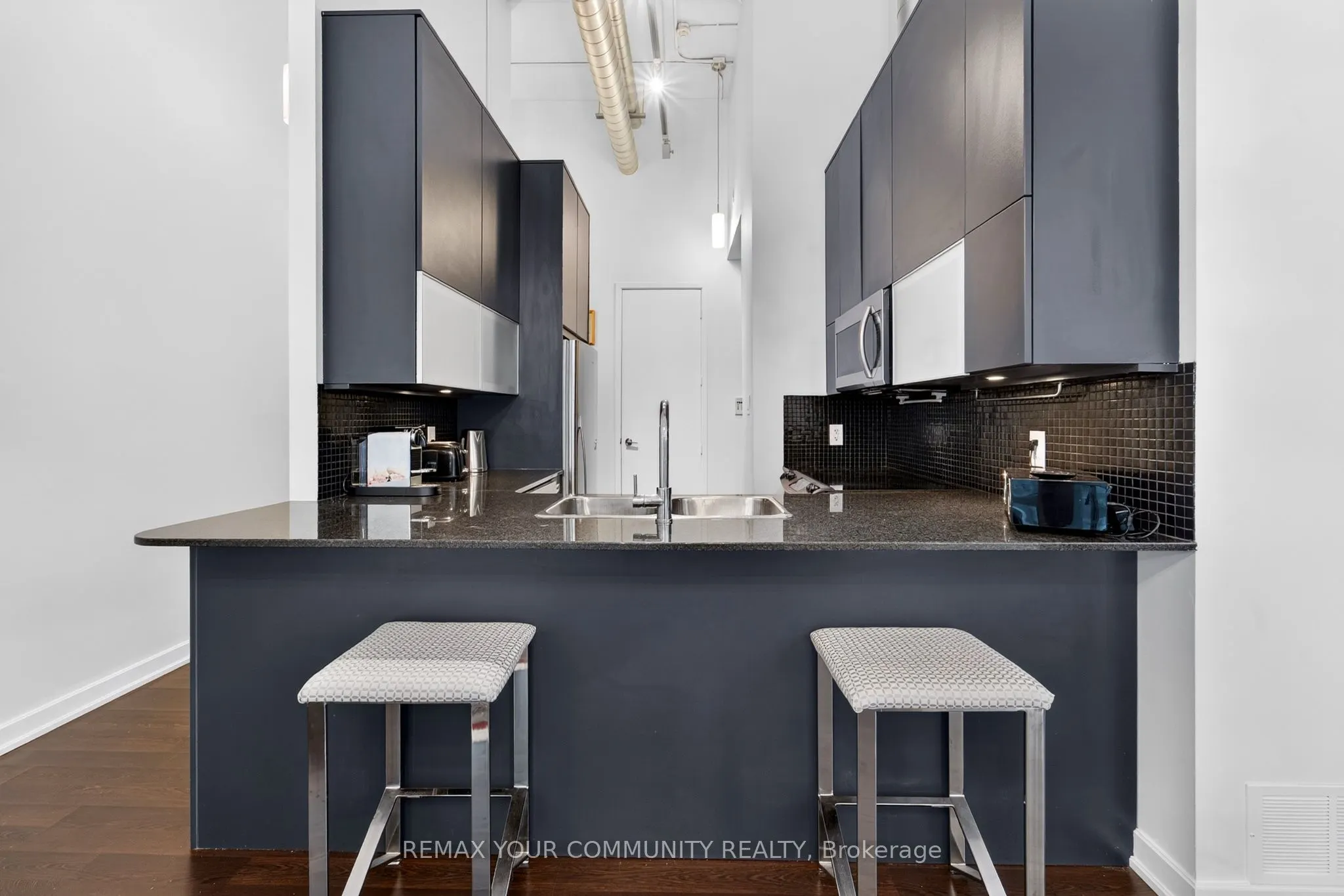 380 Macpherson Avenue #210