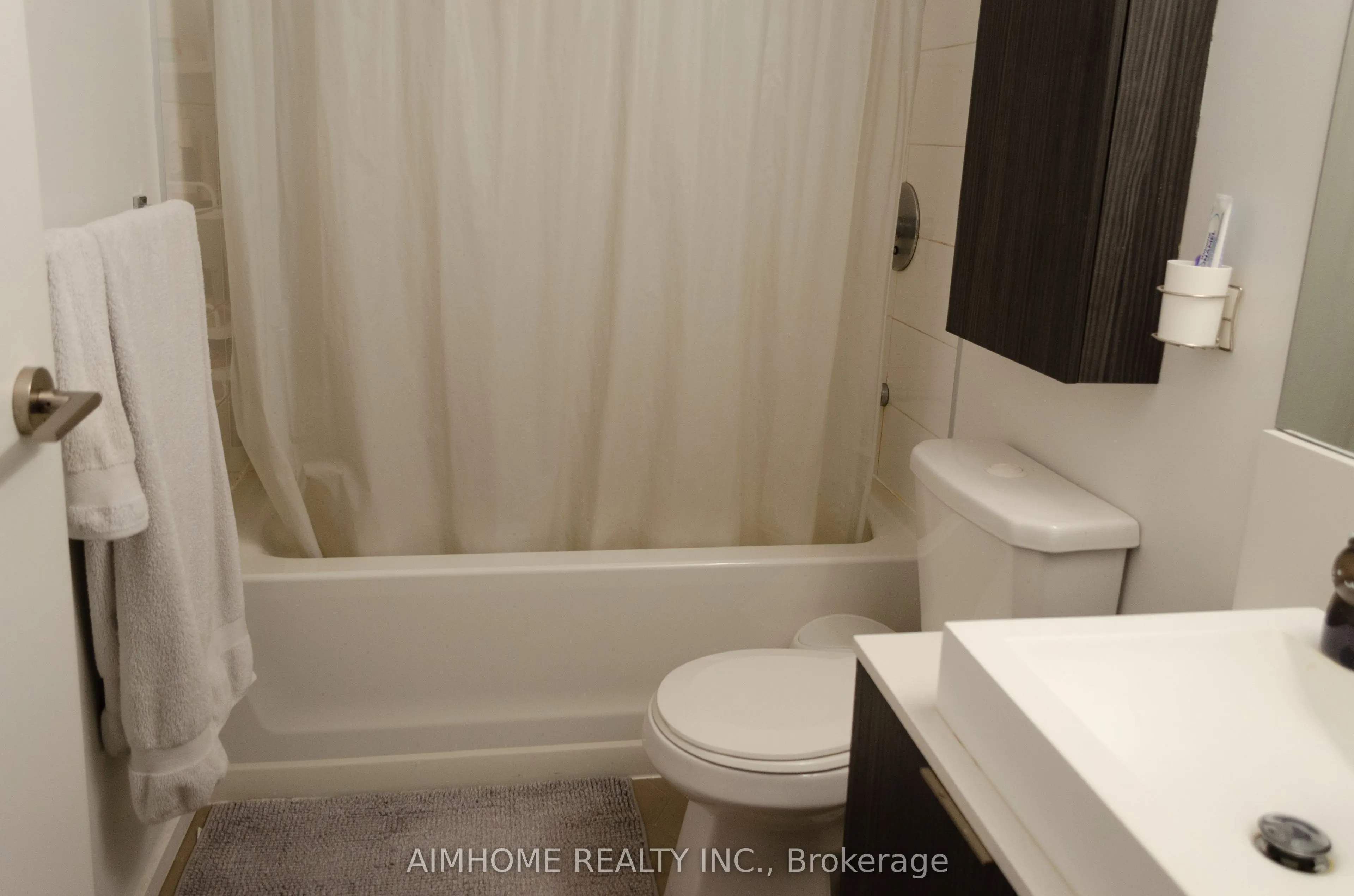 68 Shuter Street #2706