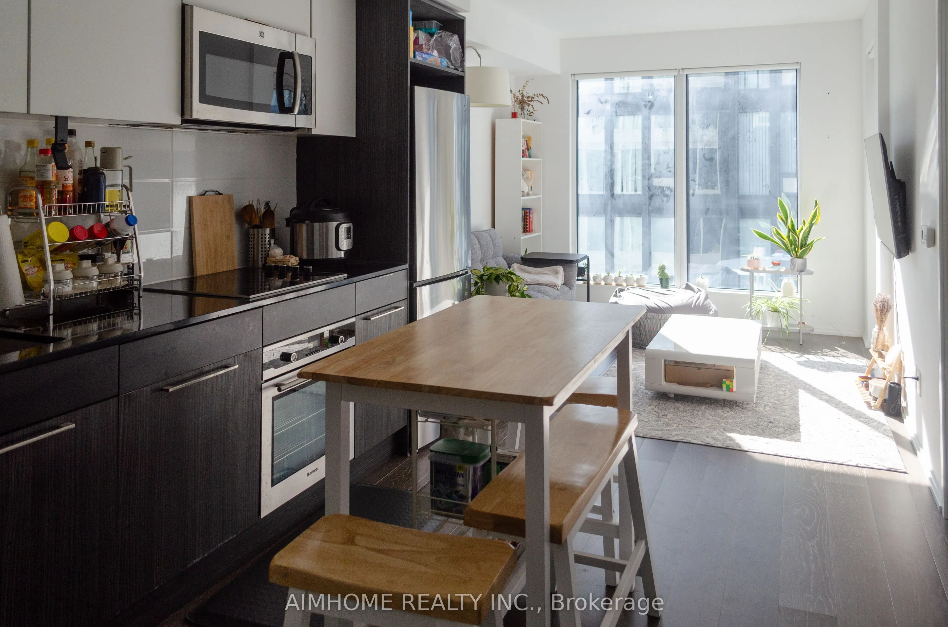 68 Shuter Street #2706