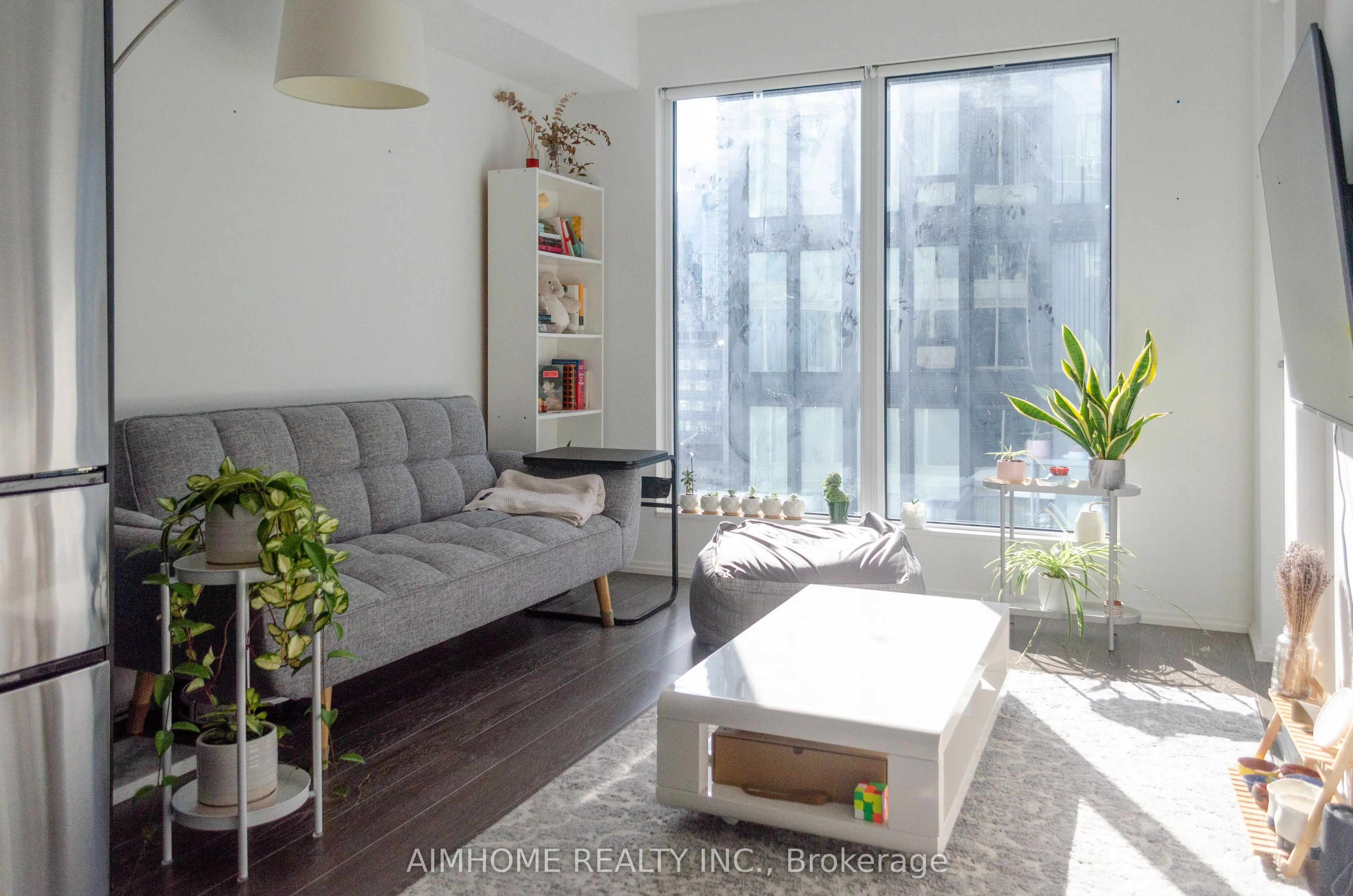 68 Shuter Street #2706