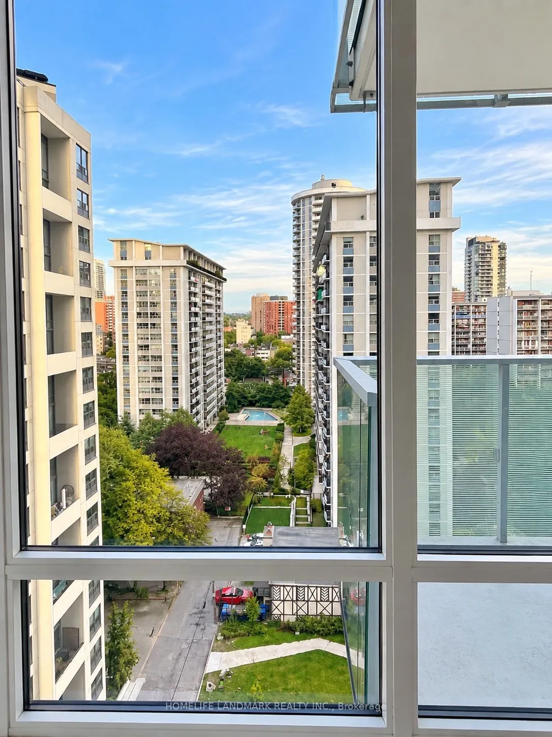 501 Yonge Street #905