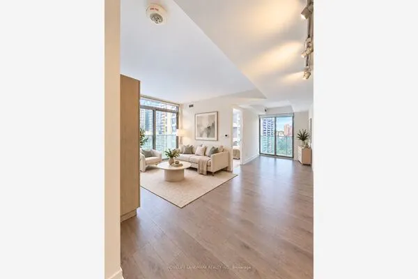 501 Yonge Street #905