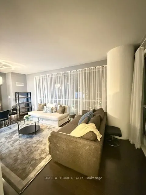 1 The Esplanade #1902